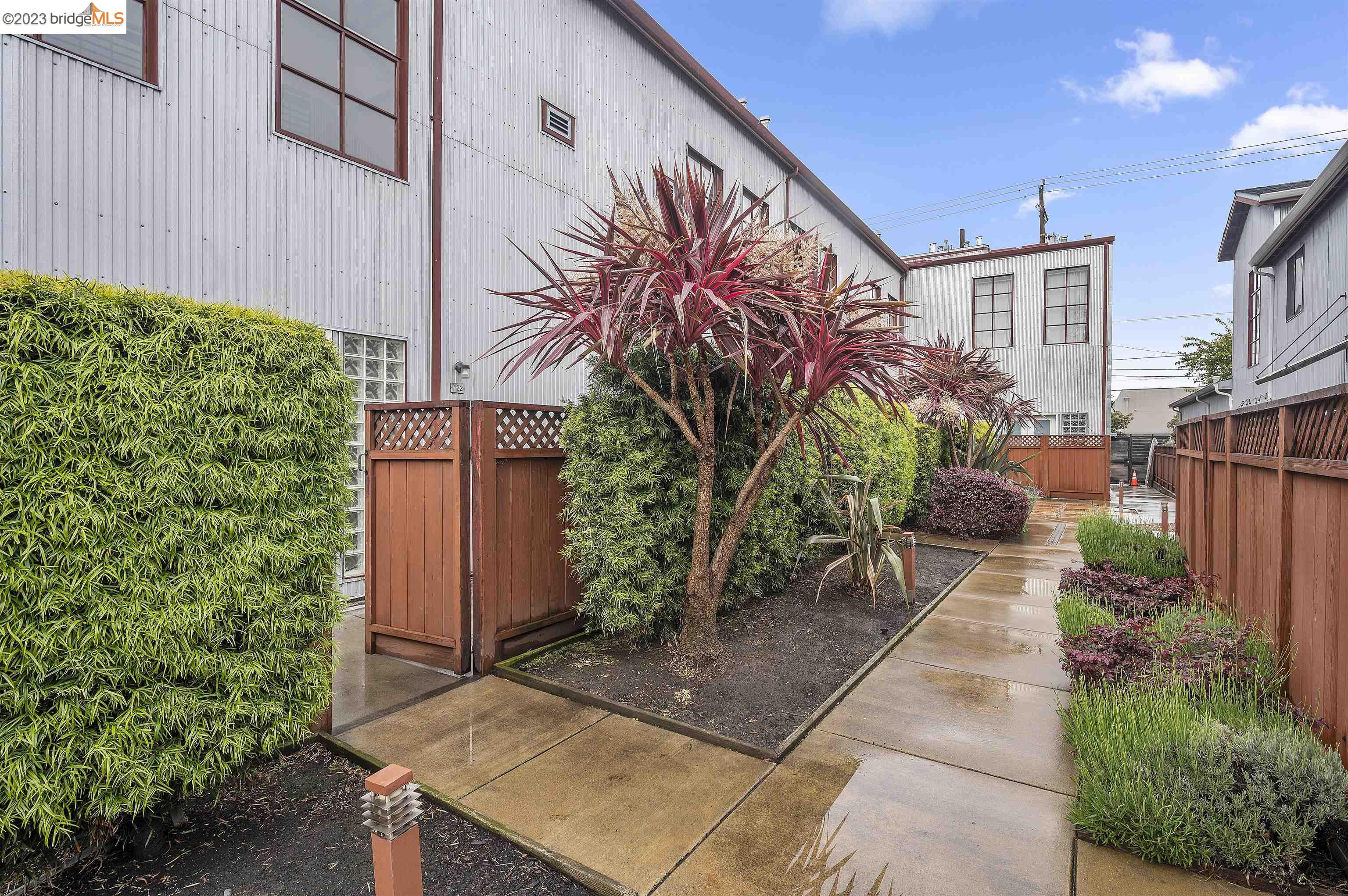Detail Gallery Image 4 of 43 For 3110 Adeline St #122,  Oakland,  CA 94608 - 1 Beds | 2 Baths