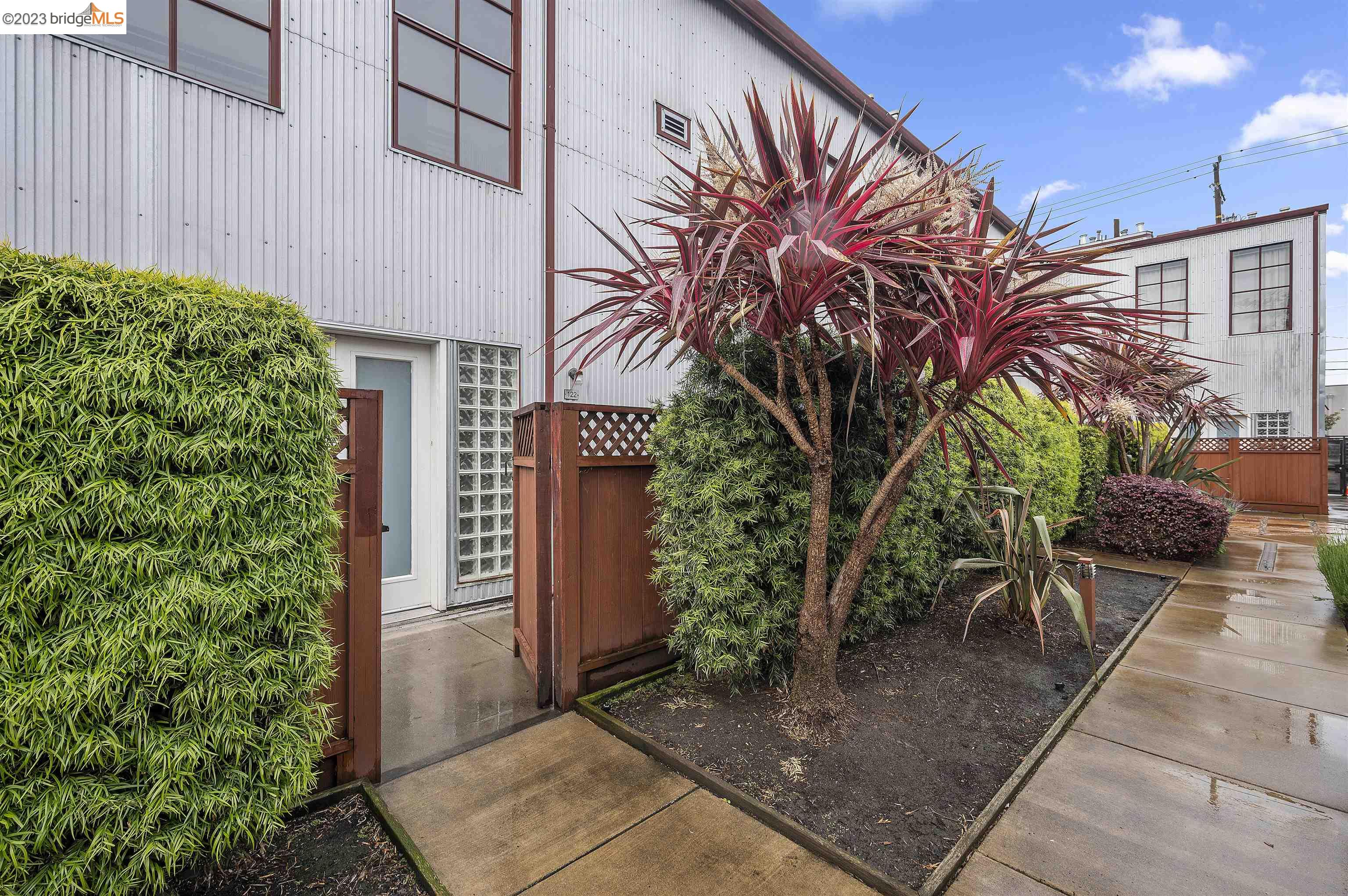 Detail Gallery Image 5 of 43 For 3110 Adeline St #122,  Oakland,  CA 94608 - 1 Beds | 2 Baths