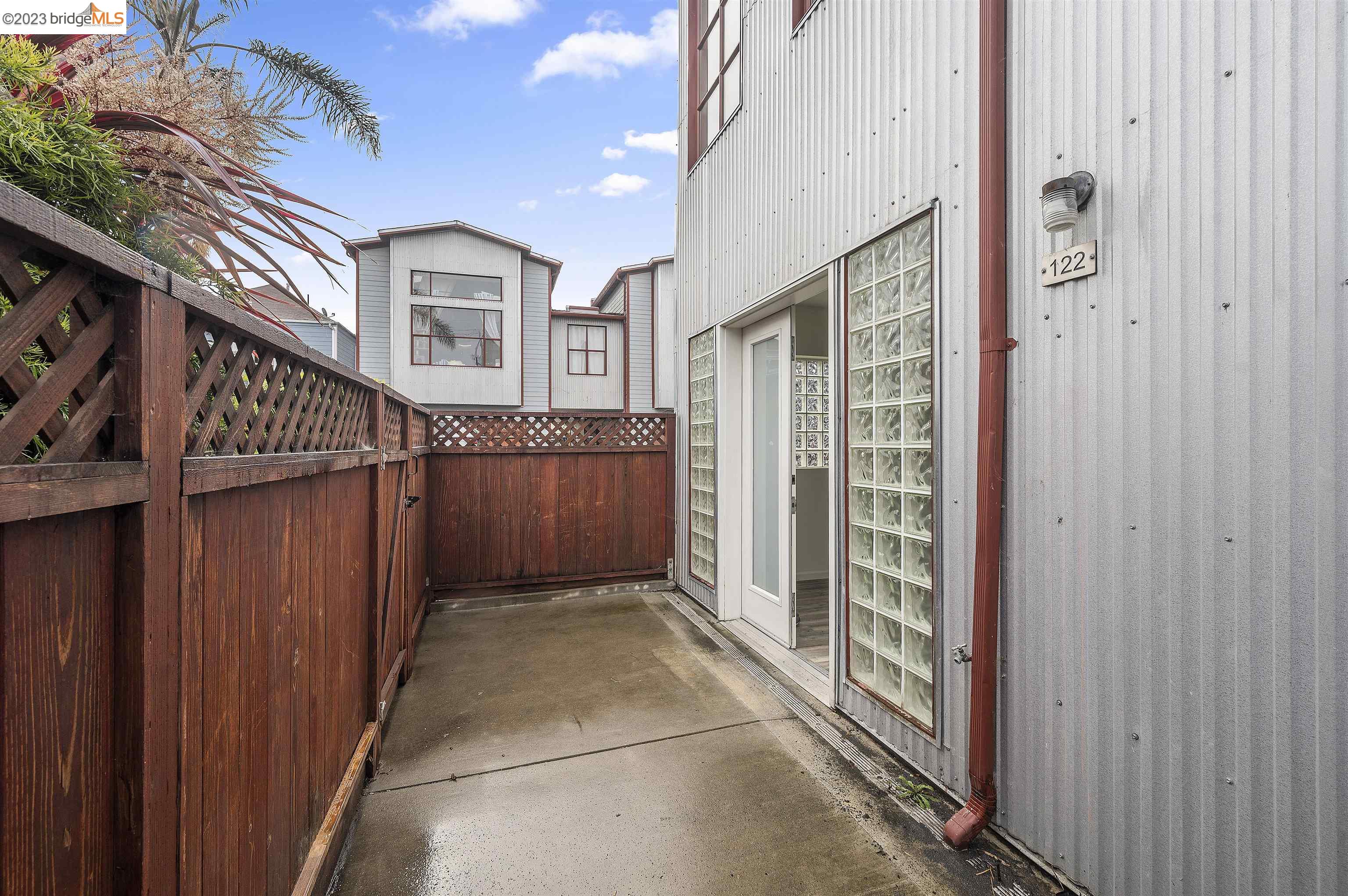 Detail Gallery Image 8 of 43 For 3110 Adeline St #122,  Oakland,  CA 94608 - 1 Beds | 2 Baths