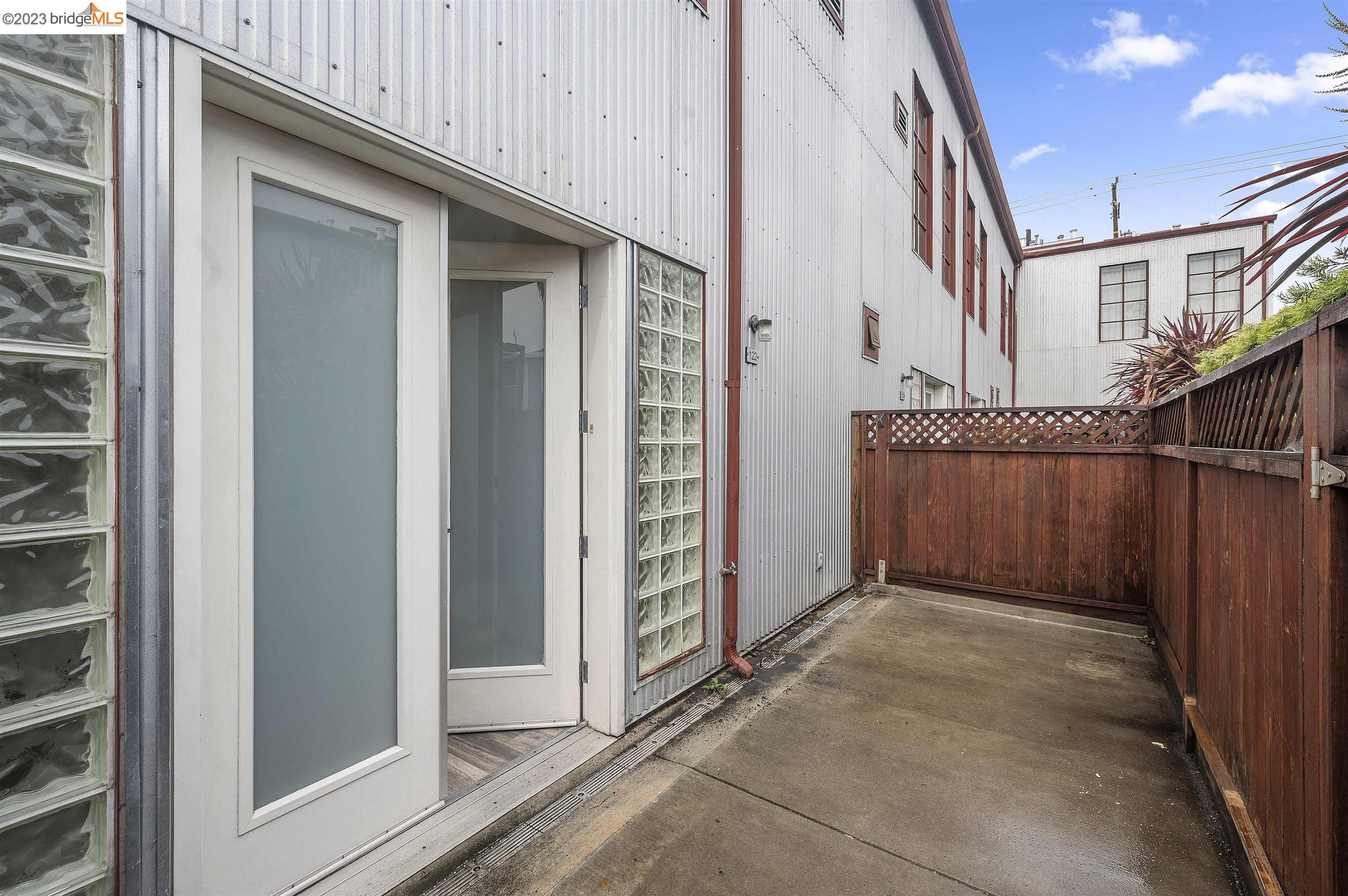 Detail Gallery Image 9 of 43 For 3110 Adeline St #122,  Oakland,  CA 94608 - 1 Beds | 2 Baths