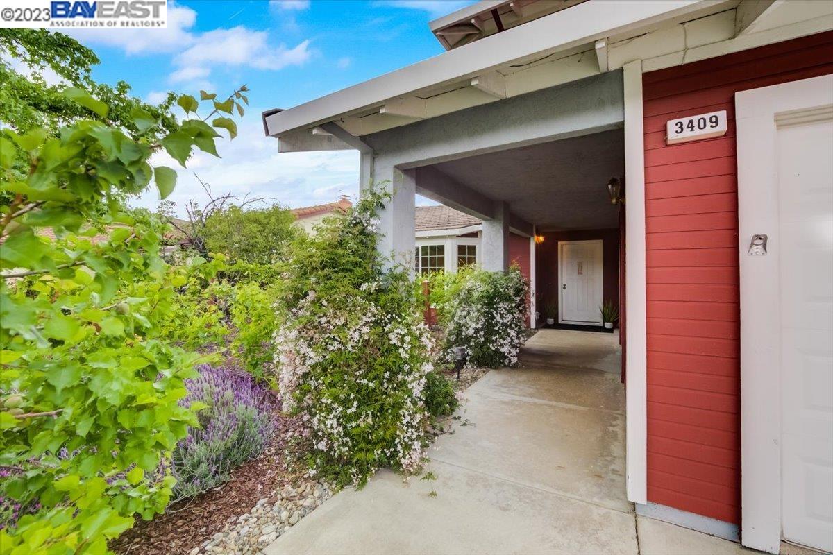 Detail Gallery Image 1 of 1 For 3409 Stacey Way, Pleasanton,  CA 94588 - 4 Beds | 2/1 Baths