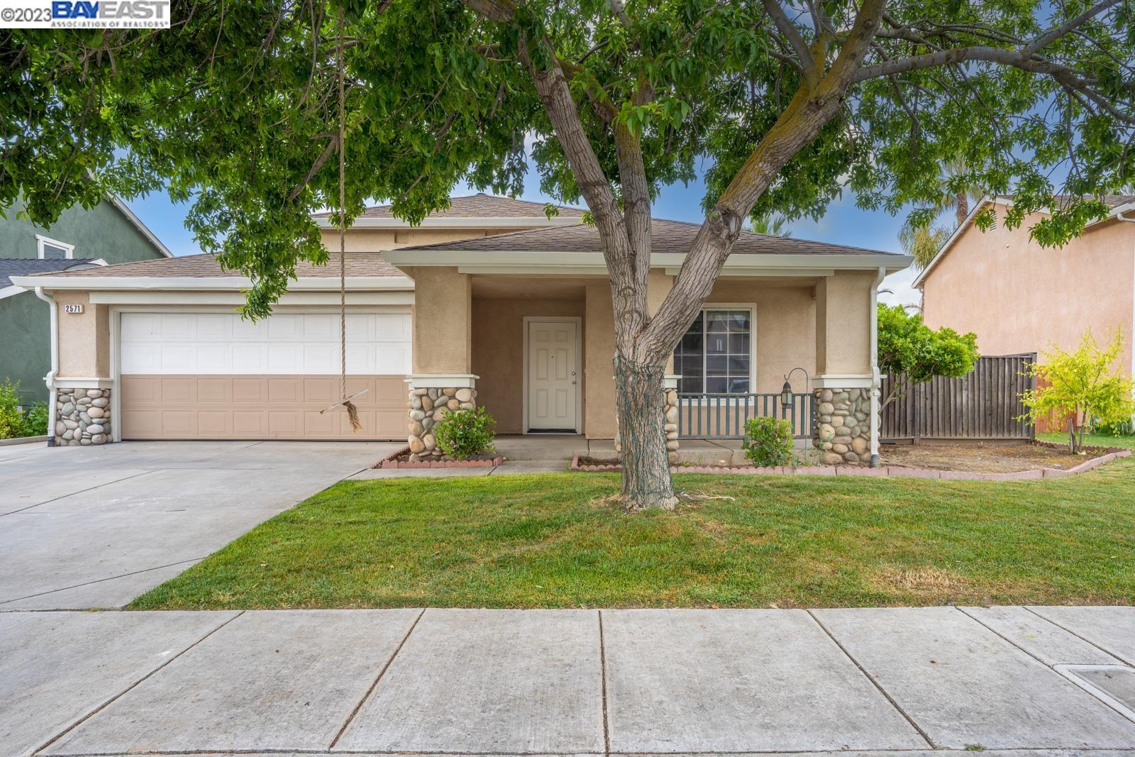Detail Gallery Image 1 of 1 For 2571 Canvasback Dr, Los Banos,  CA 93635 - 4 Beds | 2 Baths