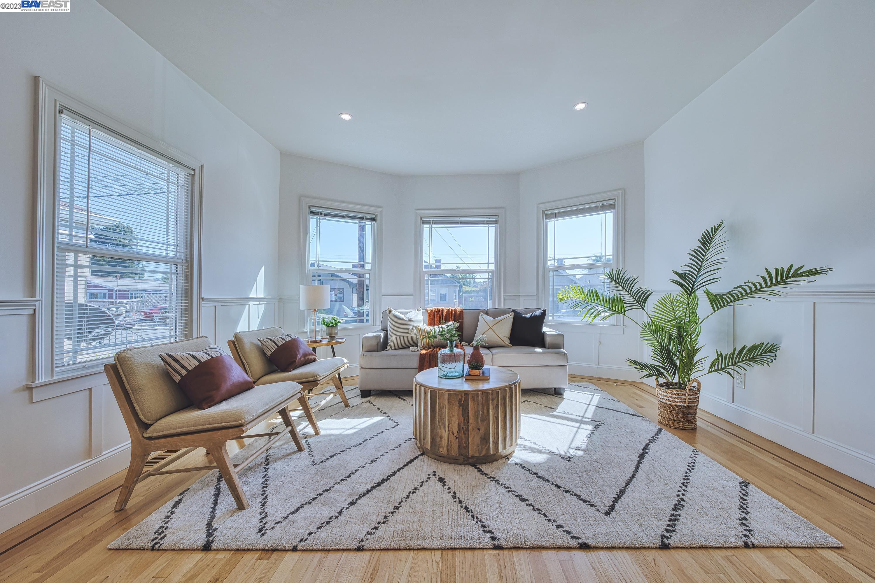 Detail Gallery Image 5 of 25 For 842 46th St, Oakland,  CA 94608 - 2 Beds | 1 Baths