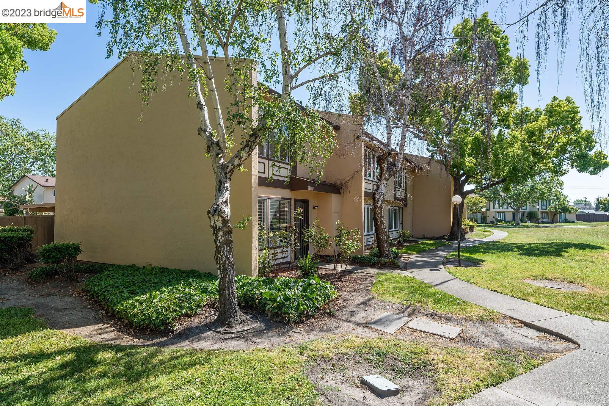 For Sale 2658 Oliver Dr., Hayward, CA 94545 2 Beds / 1 Full Bath