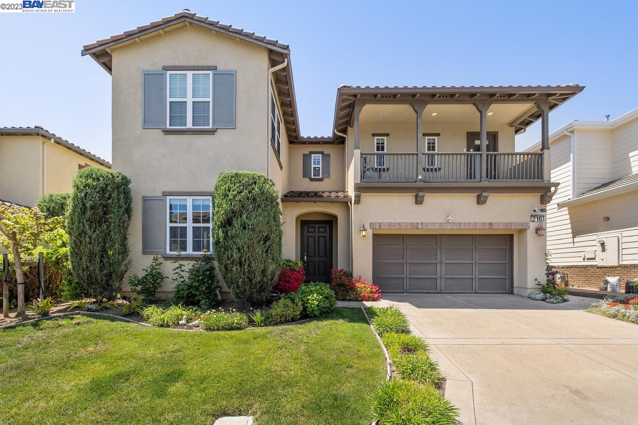 Detail Gallery Image 1 of 1 For 216 Carrick Cir, Hayward,  CA 94542 - 4 Beds | 4/1 Baths