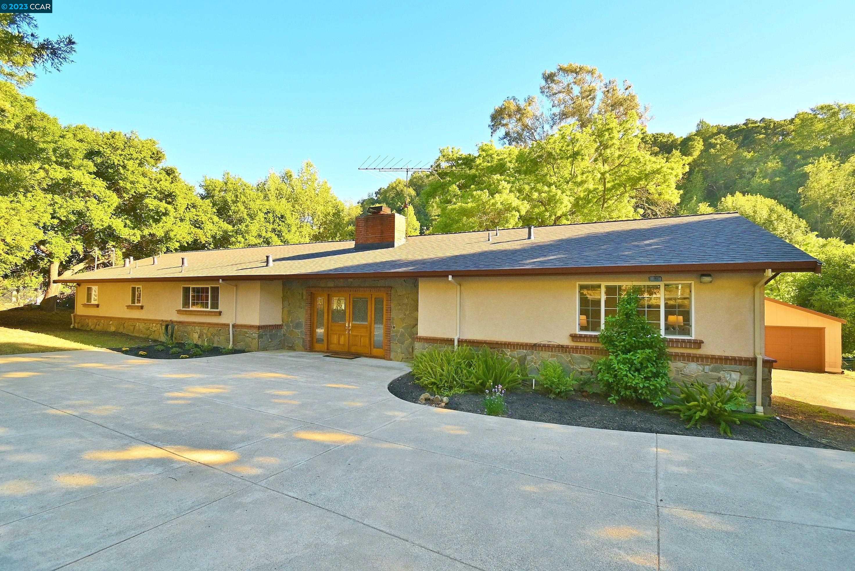 Detail Gallery Image 1 of 1 For 27801 Palomares Rd, Castro Valley,  CA 94552 - 4 Beds | 2/1 Baths