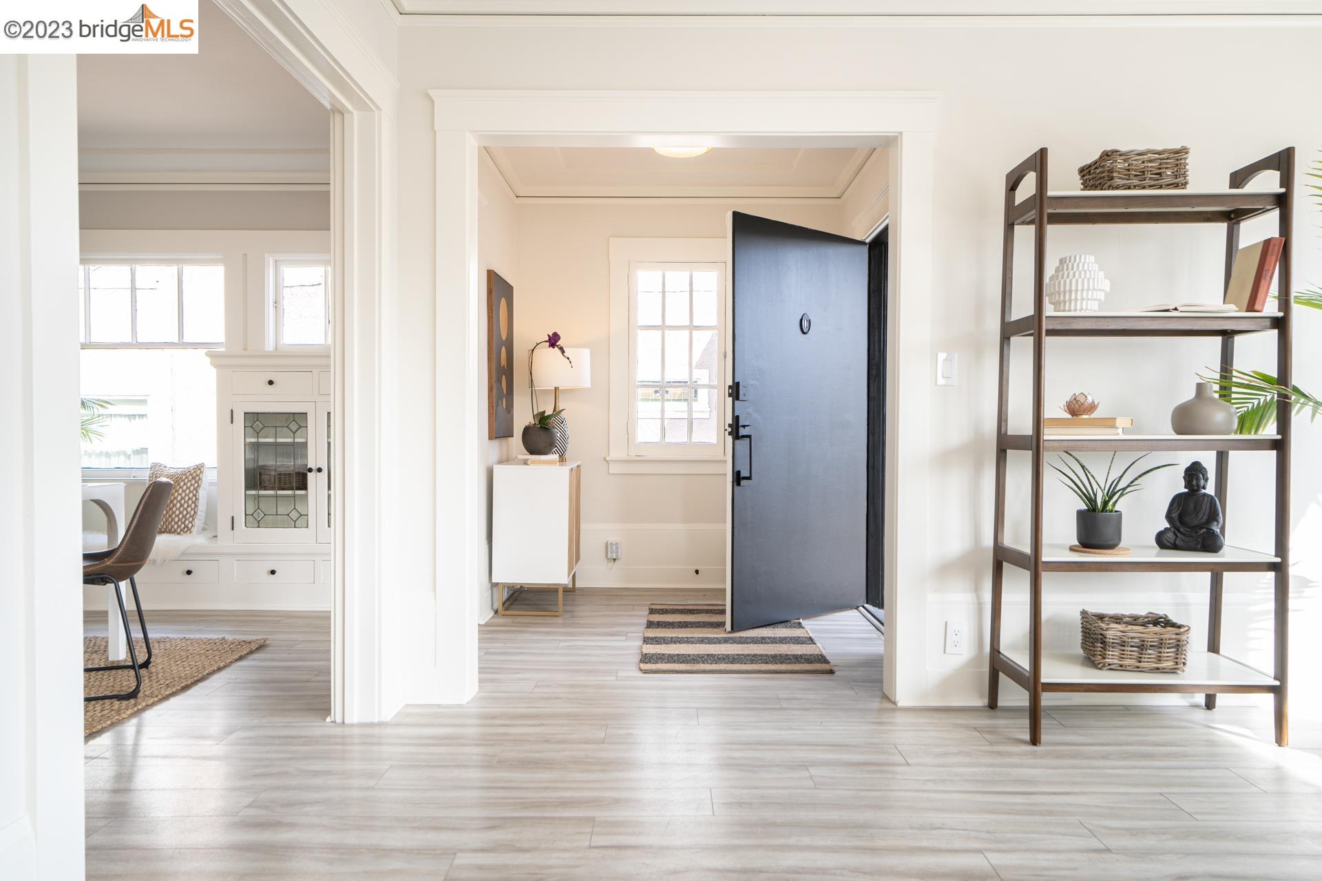 Detail Gallery Image 4 of 47 For 888 55th Street, Oakland,  CA 94608 - – Beds | – Baths