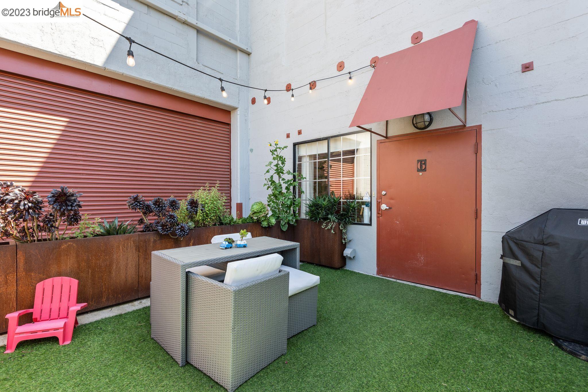 Detail Gallery Image 8 of 56 For 958 28th St #6,  Oakland,  CA 94608 - 3 Beds | 3 Baths