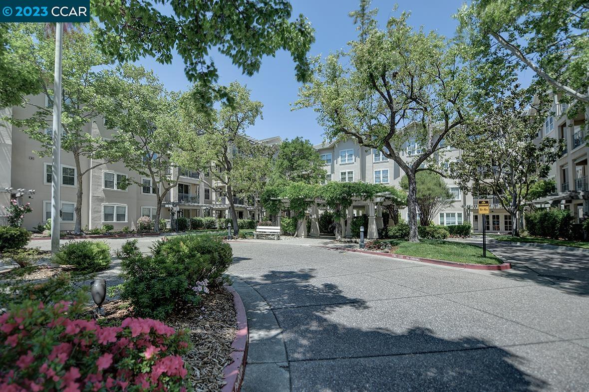 MLS: 41028043 Condo For Sale