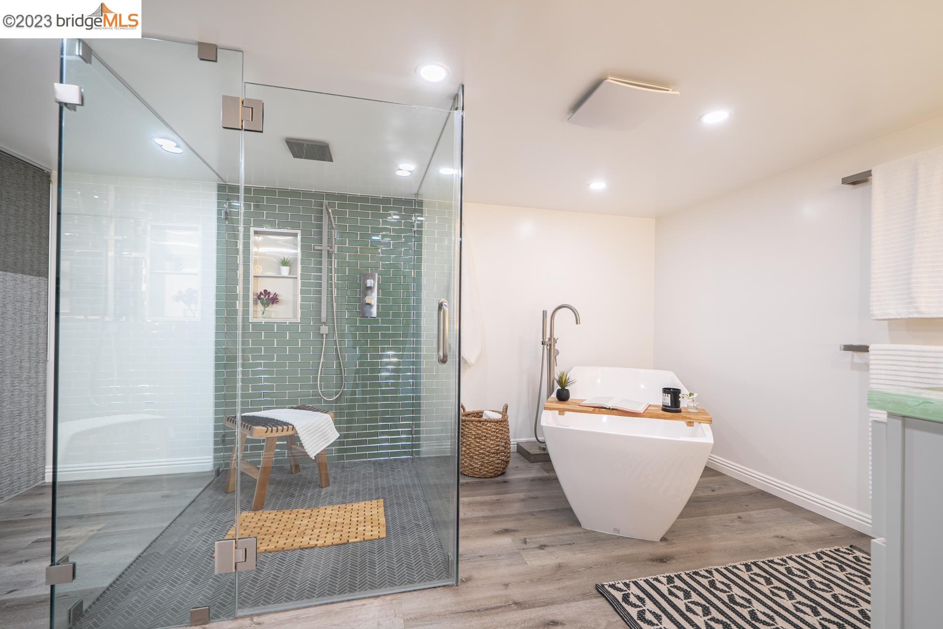 Detail Gallery Image 23 of 47 For 888 55th Street, Oakland,  CA 94608 - 4 Beds | 3 Baths