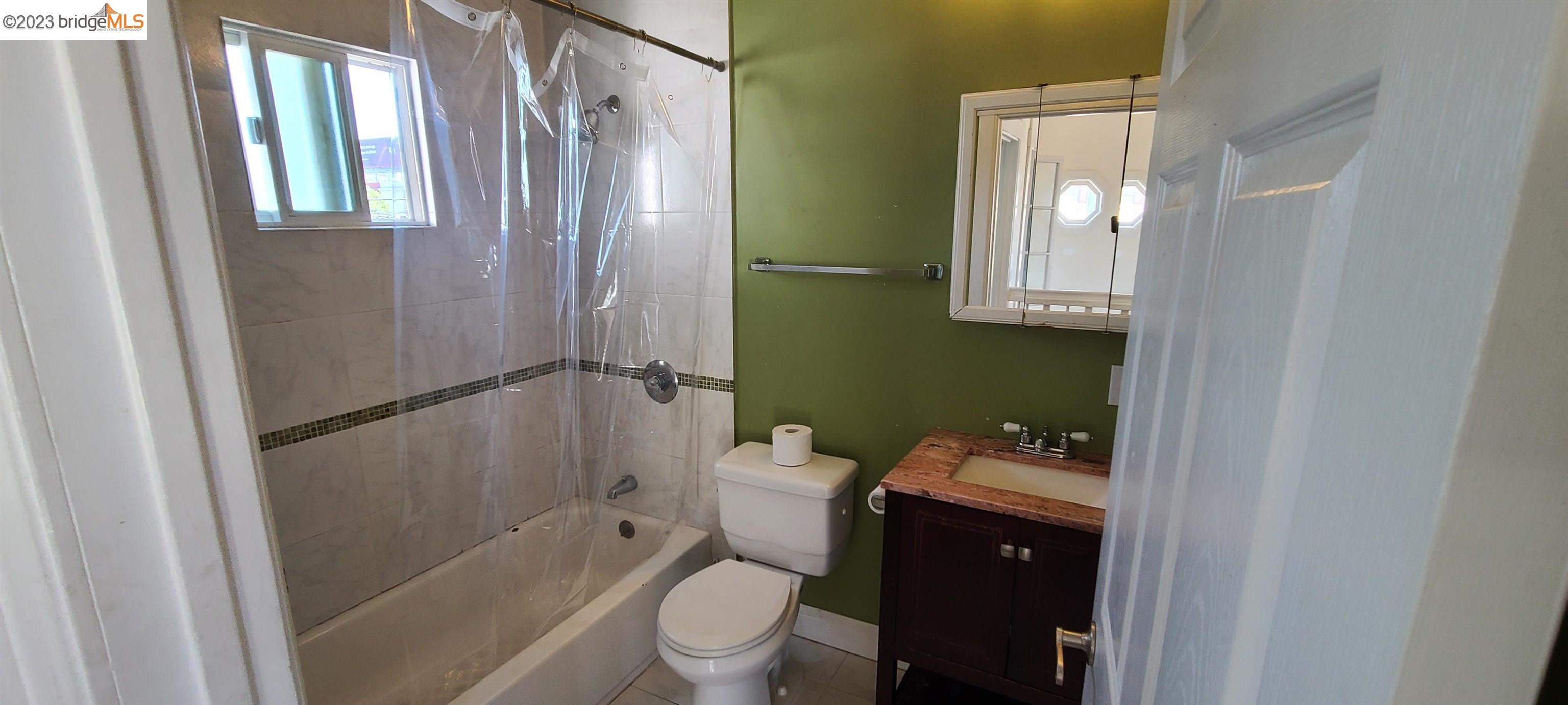 Detail Gallery Image 8 of 50 For 2825 Market St, Oakland,  CA 94608 - – Beds | – Baths