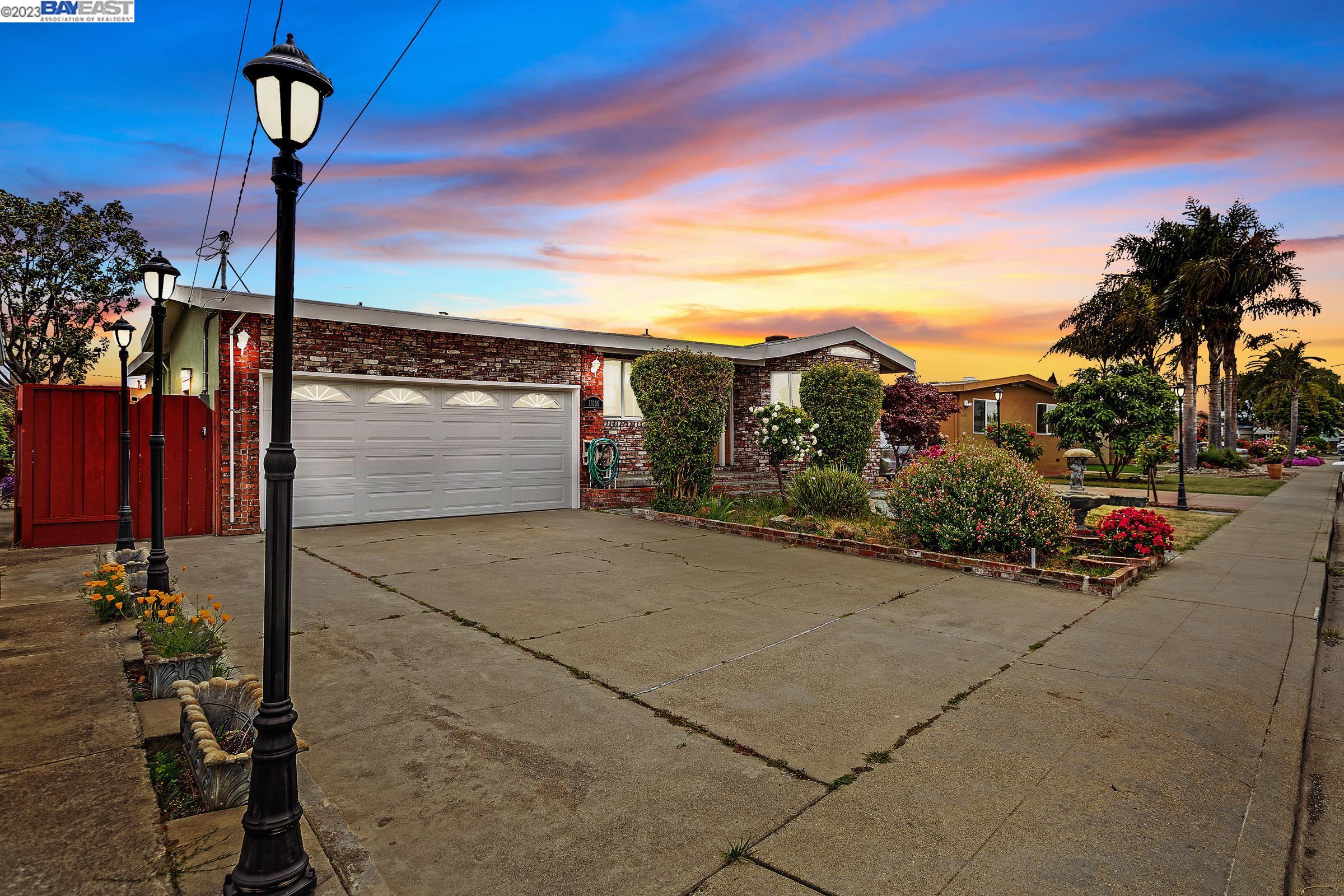 Detail Gallery Image 1 of 1 For 16156 via Owen, San Lorenzo,  CA 94580 - 3 Beds | 2 Baths