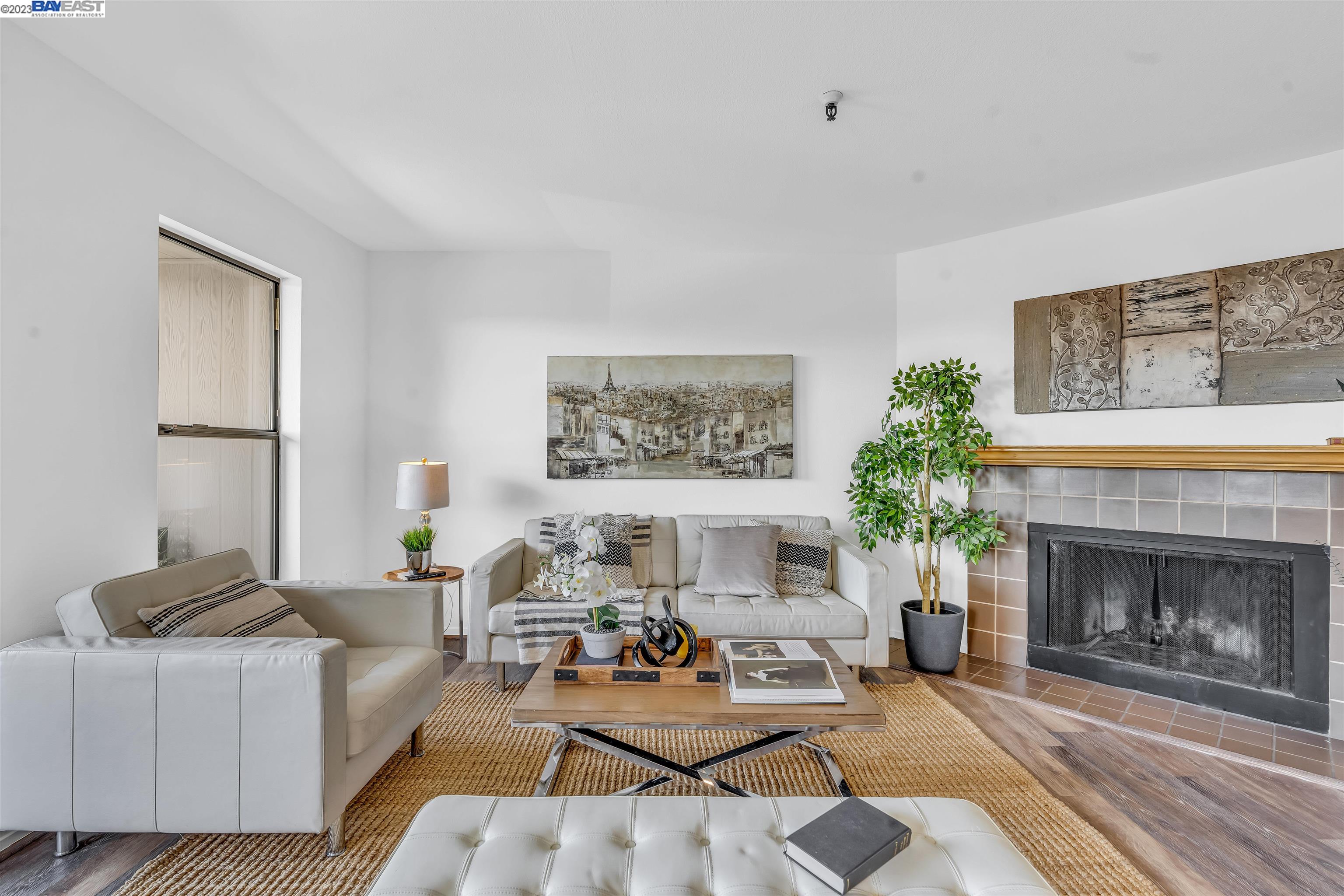Detail Gallery Image 1 of 1 For 2917 Macarthur Blvd 2f,  Oakland,  CA 94602 - 2 Beds | 1/1 Baths