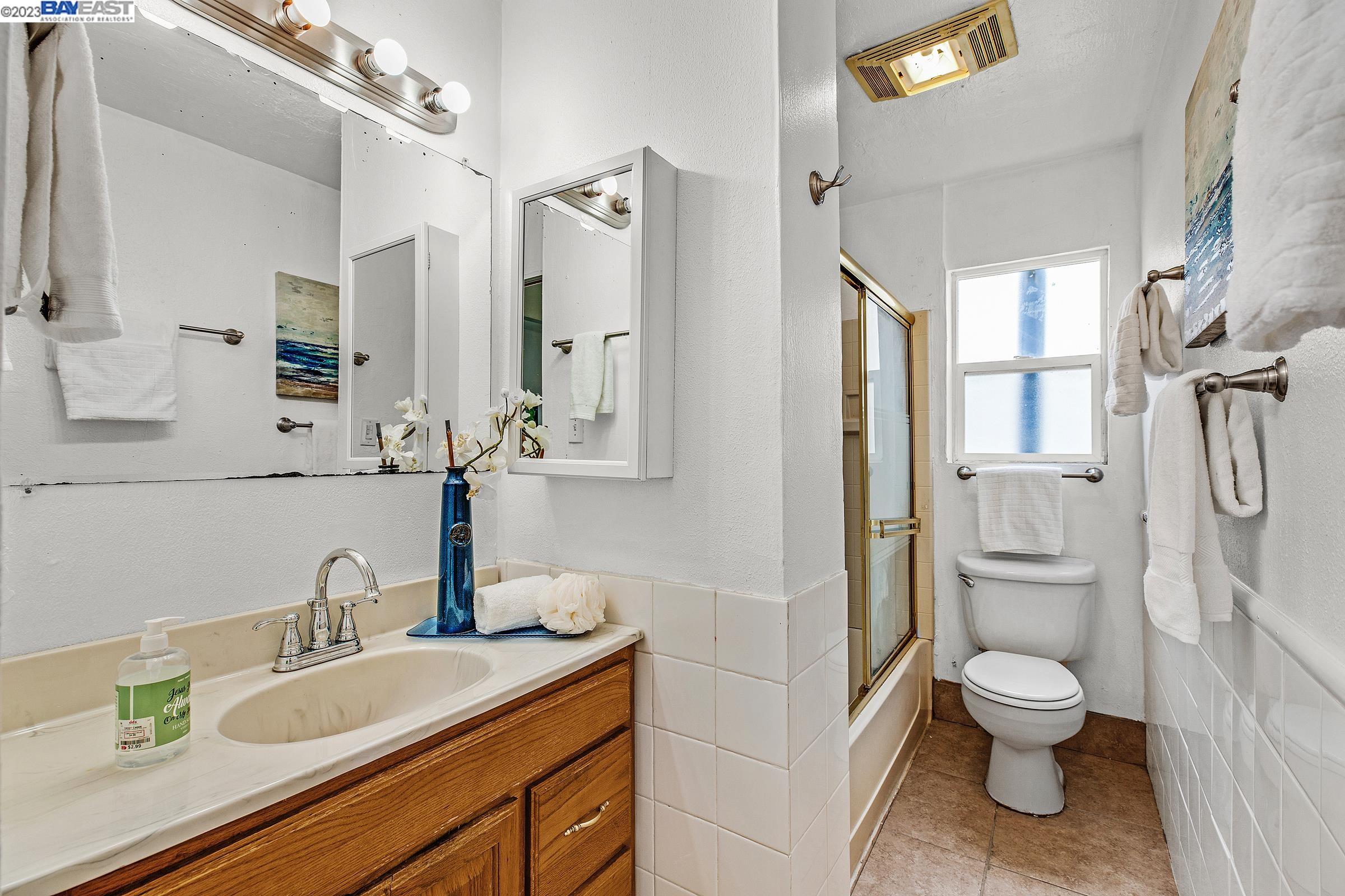 Detail Gallery Image 16 of 41 For 1164 Ocean Ave, Oakland,  CA 94608 - – Beds | – Baths