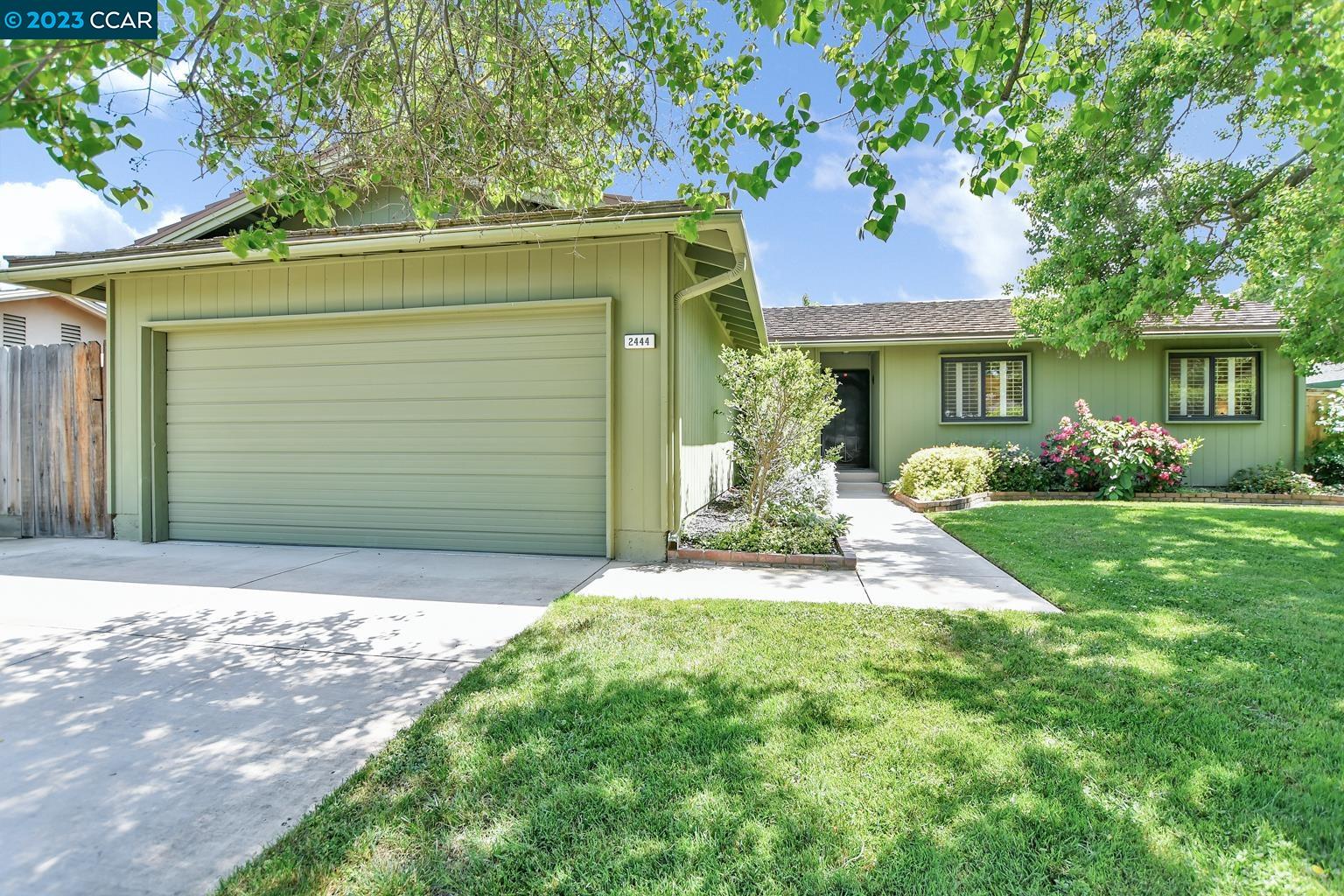 Detail Gallery Image 1 of 1 For 2444 Yosemite Dr, Lodi,  CA 95242 - 3 Beds | 2 Baths
