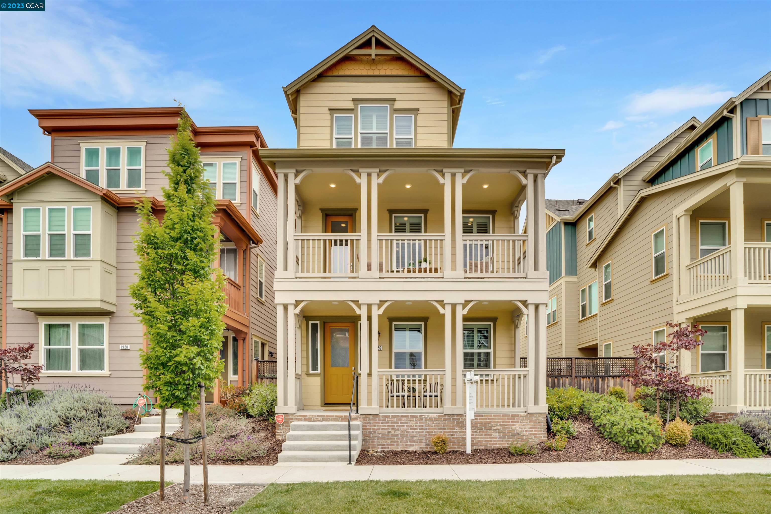 Detail Gallery Image 1 of 1 For 1926 Tioga Loop, Hercules,  CA 94547 - 4 Beds | 4 Baths