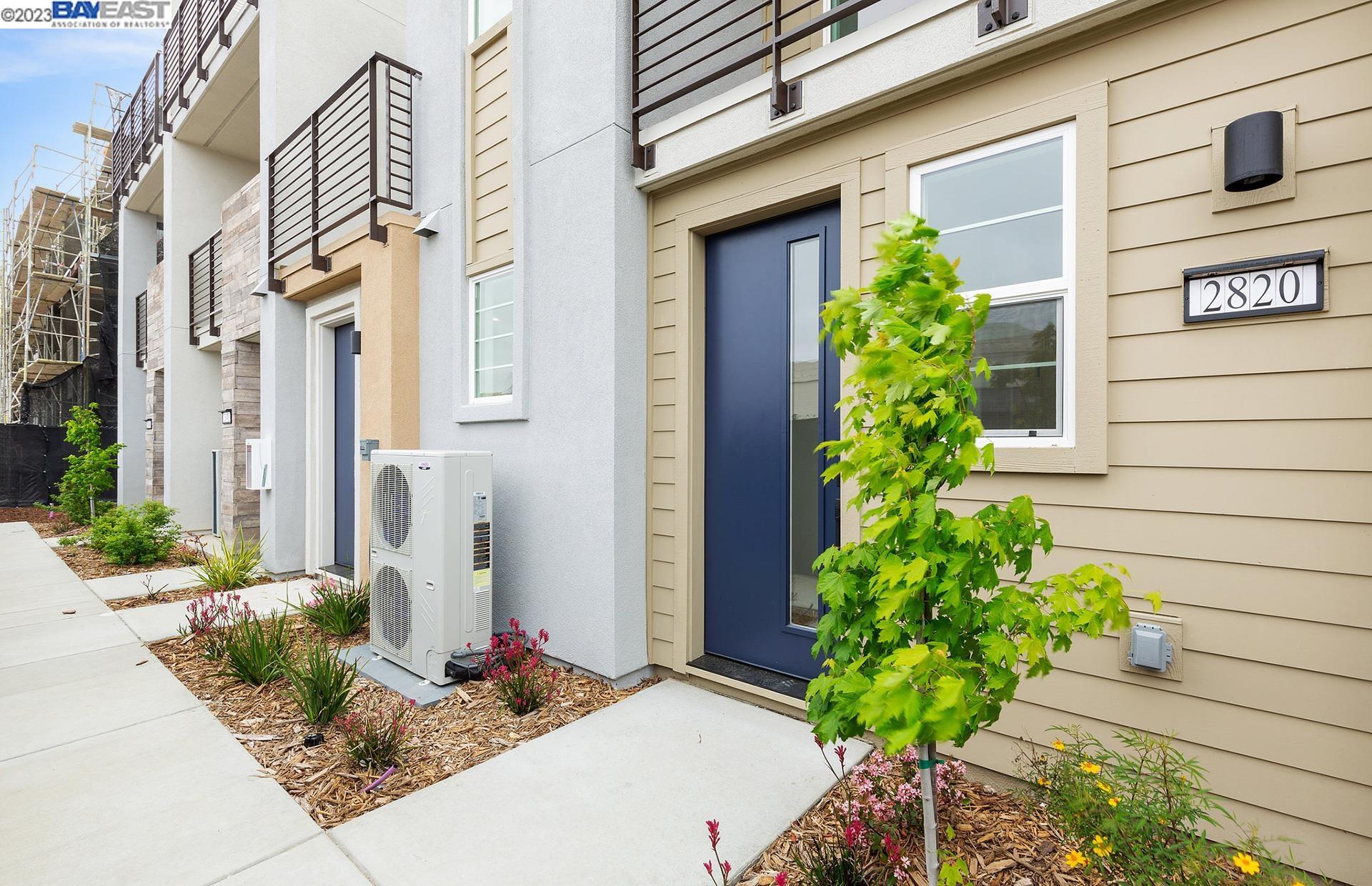 Detail Gallery Image 1 of 1 For 2820 Cathwood Lane, Alameda,  CA 94501 - 2 Beds | 1/1 Baths