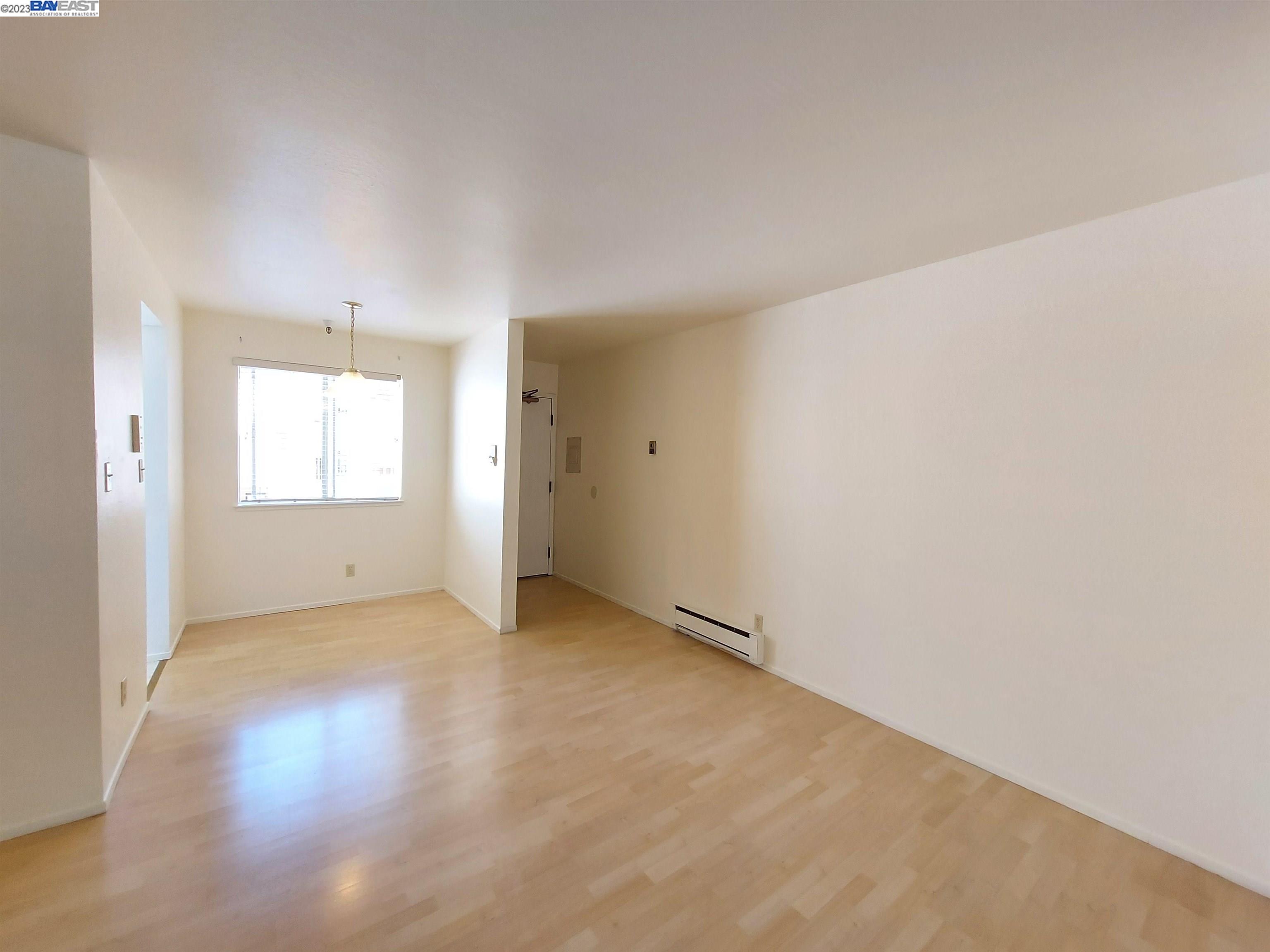 Detail Gallery Image 1 of 1 For 5853 Mission Street #6,  San Francisco,  CA 94112 - 1 Beds | 1 Baths