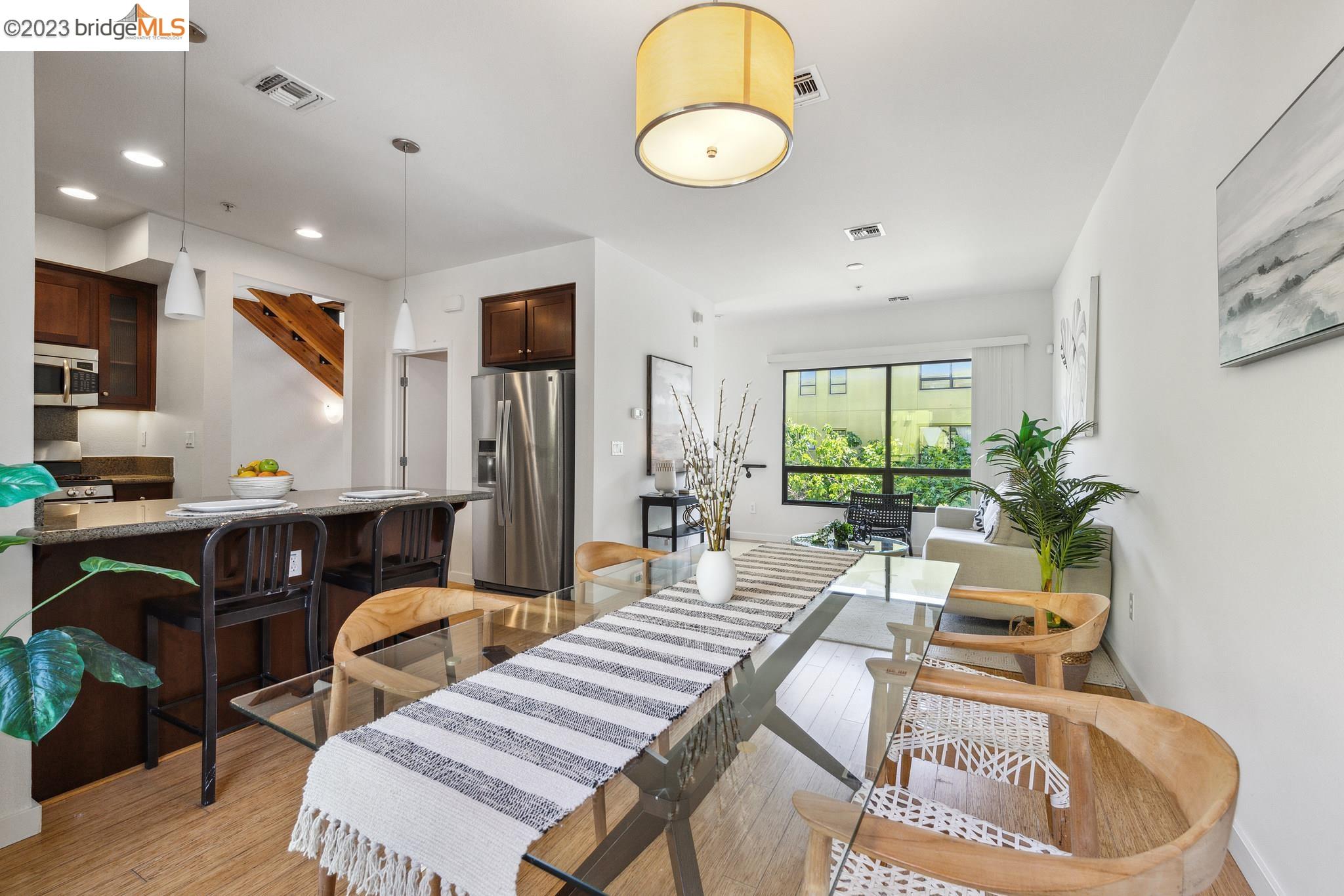 Detail Gallery Image 1 of 1 For 405 Palisade Dr, Oakland,  CA 94607 - 2 Beds | 2/1 Baths