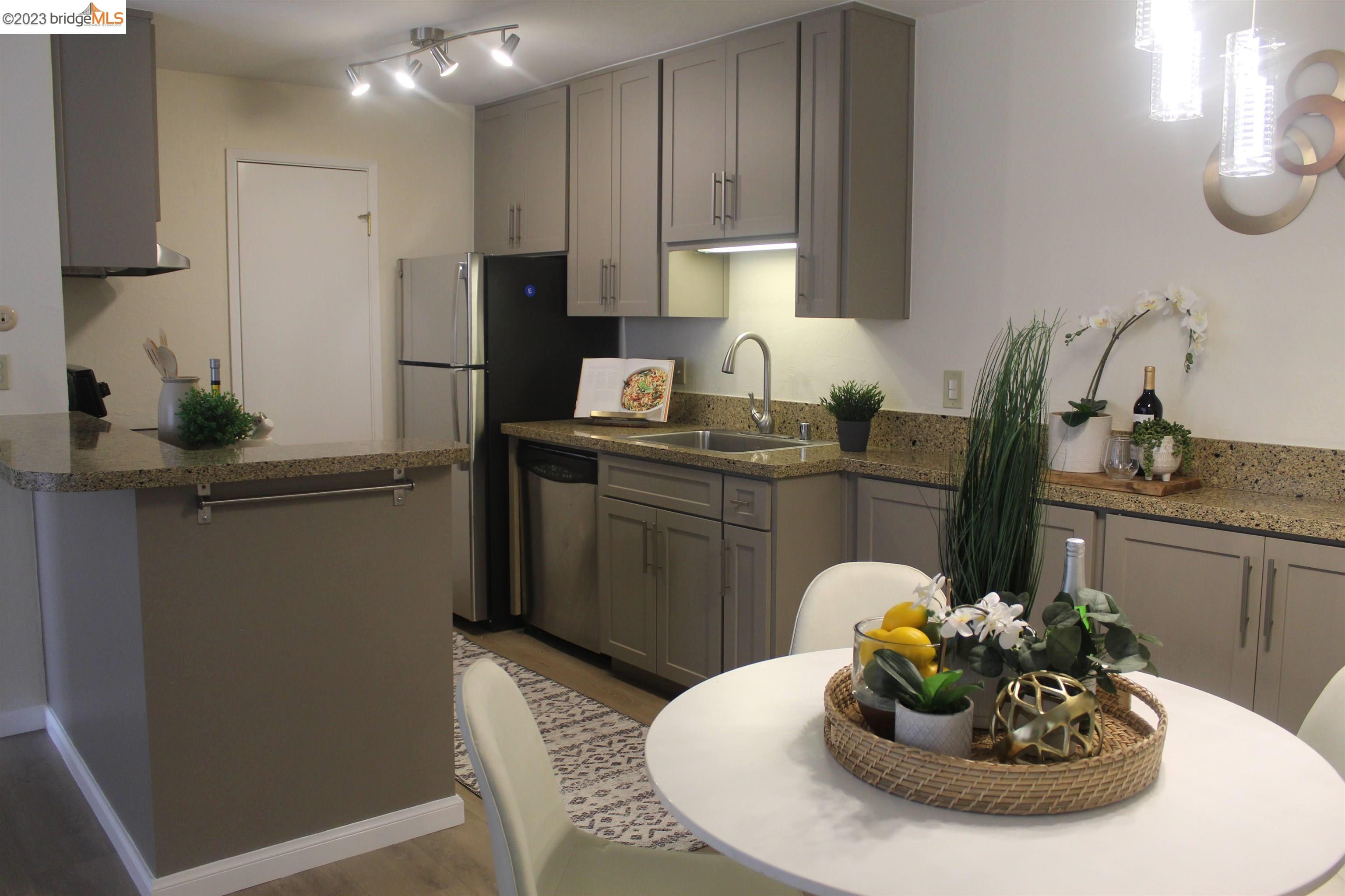 Photo #2: 41029195 Listing 