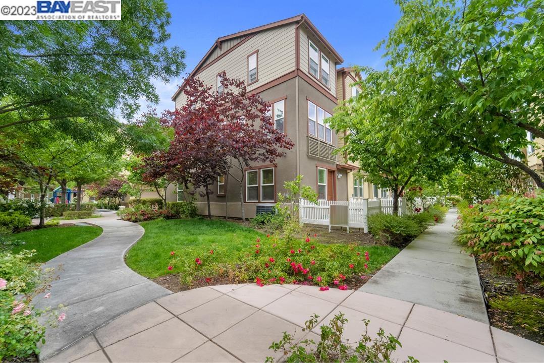 Detail Gallery Image 1 of 1 For 202 Peppermint Tree Ter #1,  Sunnyvale,  CA 94086 - 3 Beds | 3/1 Baths