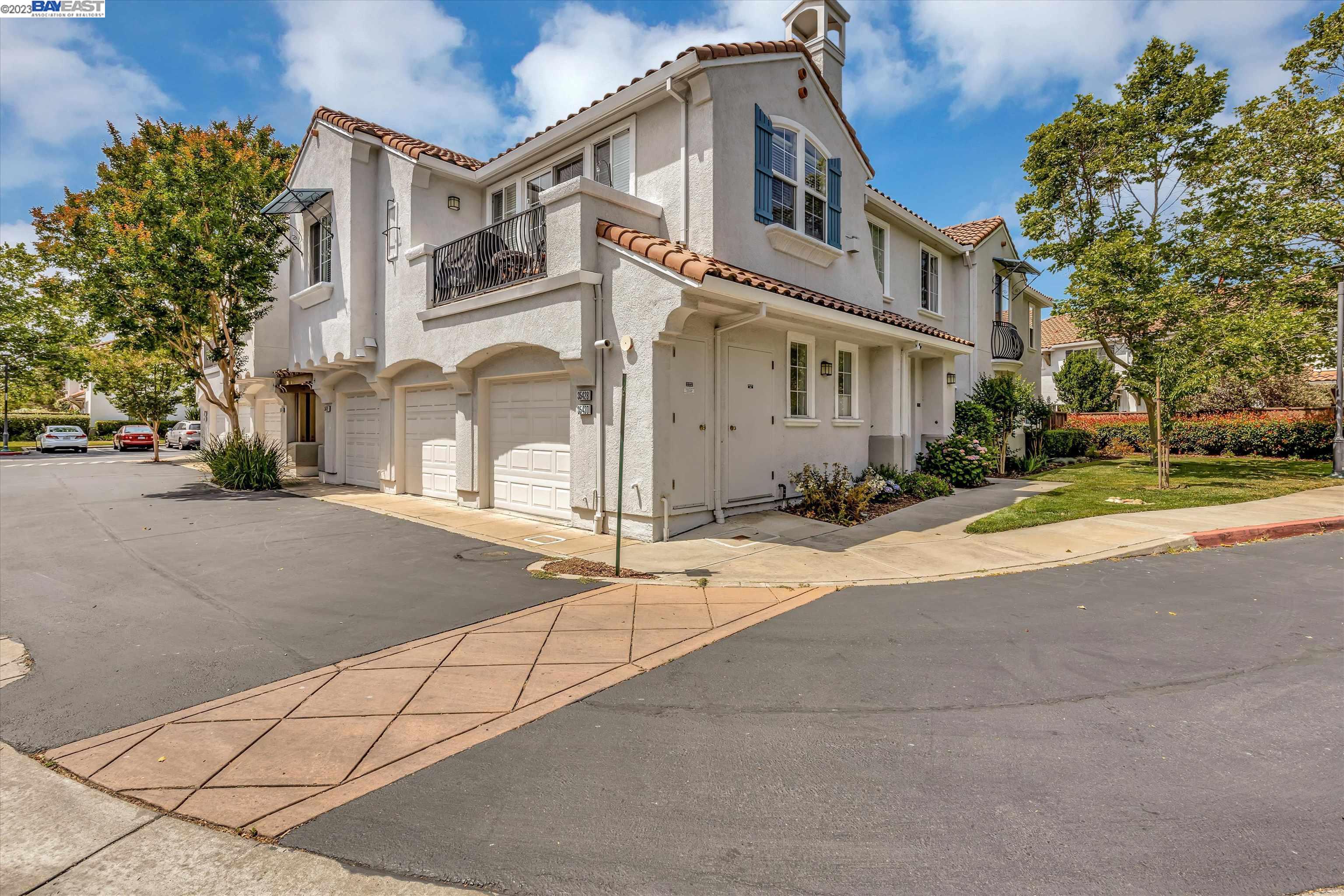 MLS: 41029333 Condo For Sale