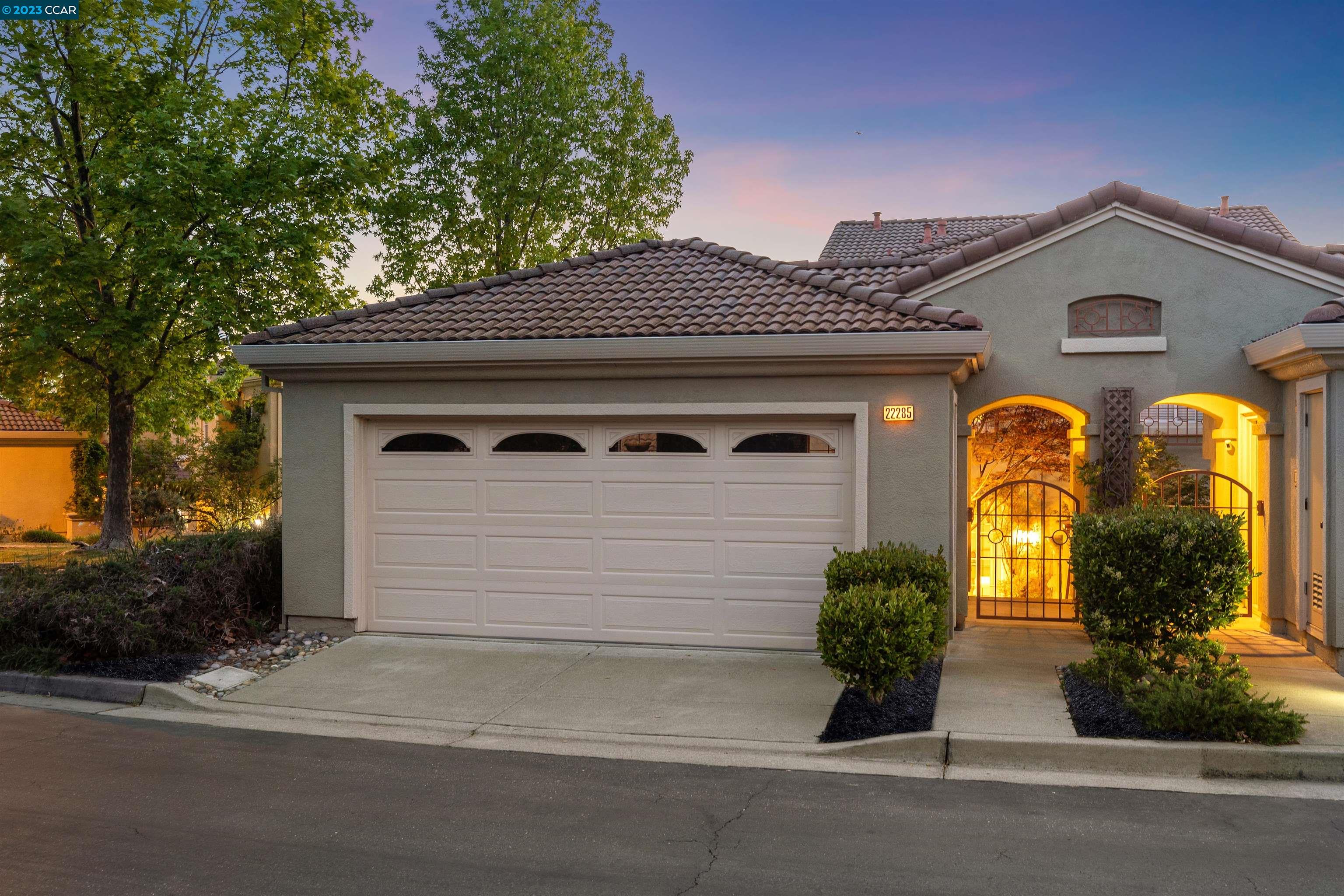 Detail Gallery Image 1 of 1 For 22285 W Lyndon Loop, Castro Valley,  CA 94552 - 3 Beds | 3 Baths