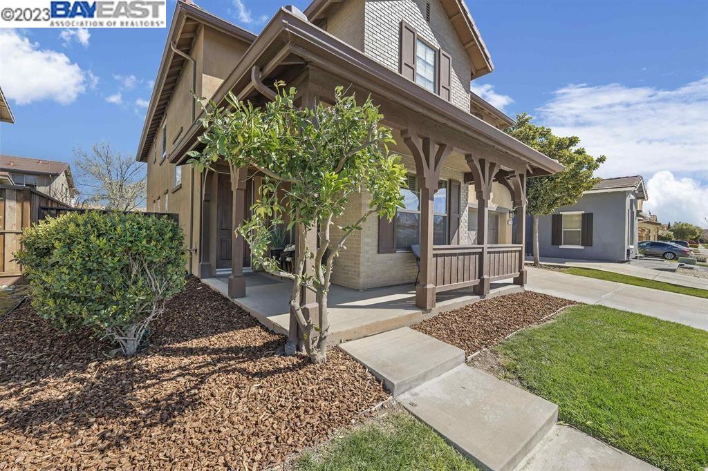Detail Gallery Image 1 of 51 For 16780 Gold Nugget Trail, Lathrop,  CA 95330 - 5 Beds | 3 Baths