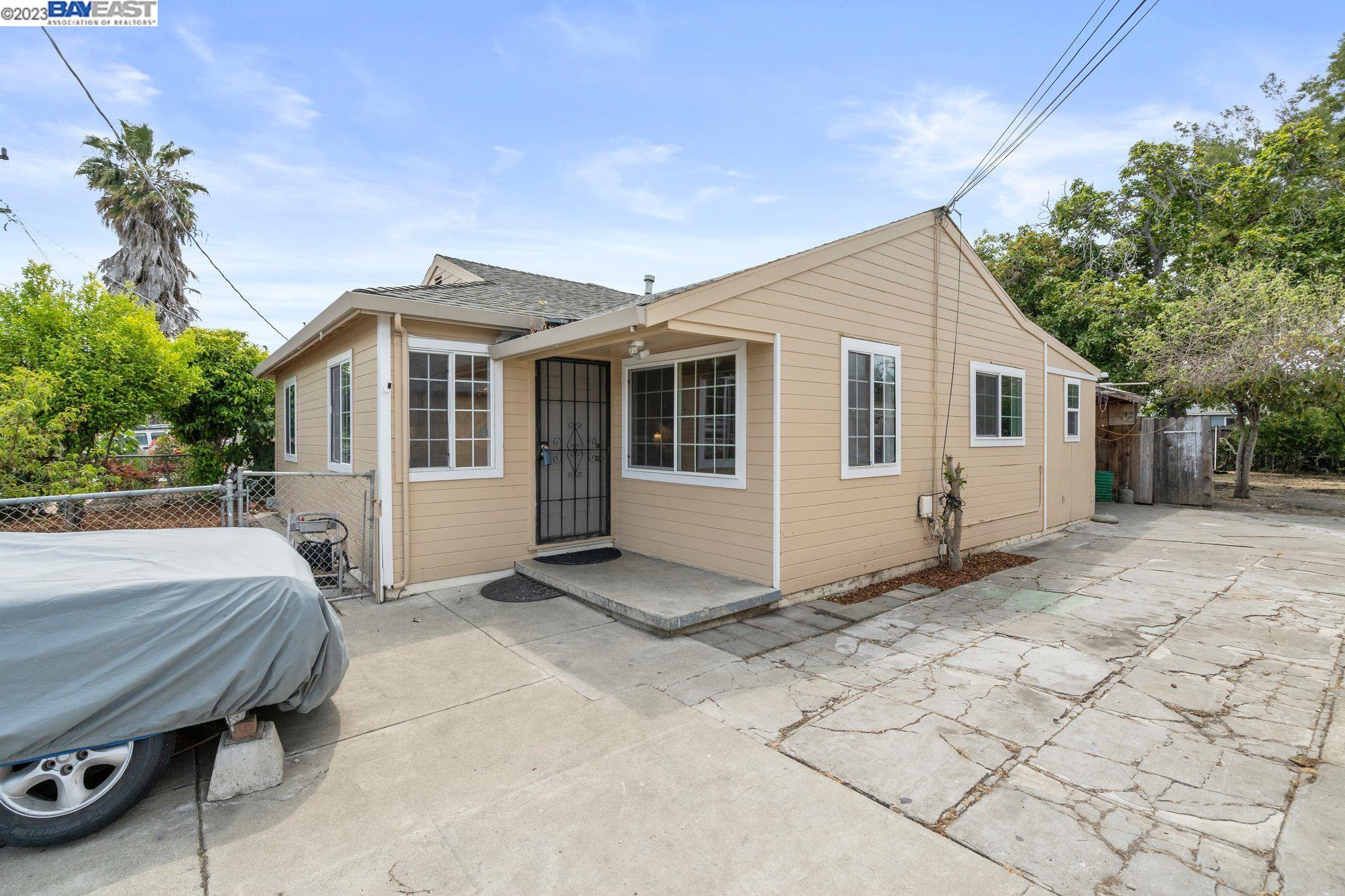 Detail Gallery Image 1 of 1 For 1257 Laurel Ave, East Palo Alto,  CA 94303 - 3 Beds | 1 Baths