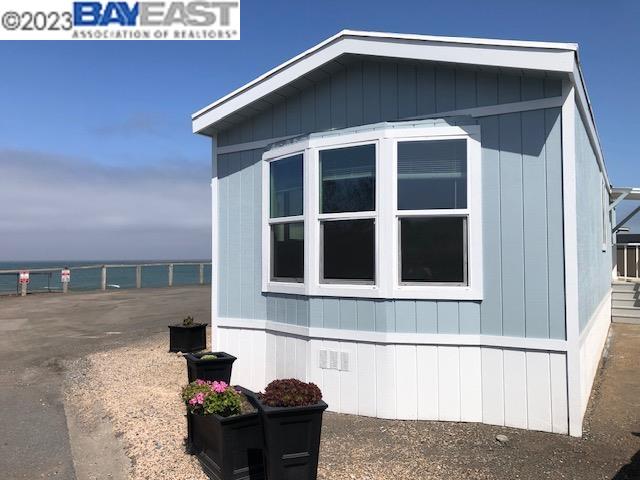 Detail Gallery Image 1 of 1 For 606 6th Ave, Pacifica,  CA 94044 - 1 Beds | 1 Baths