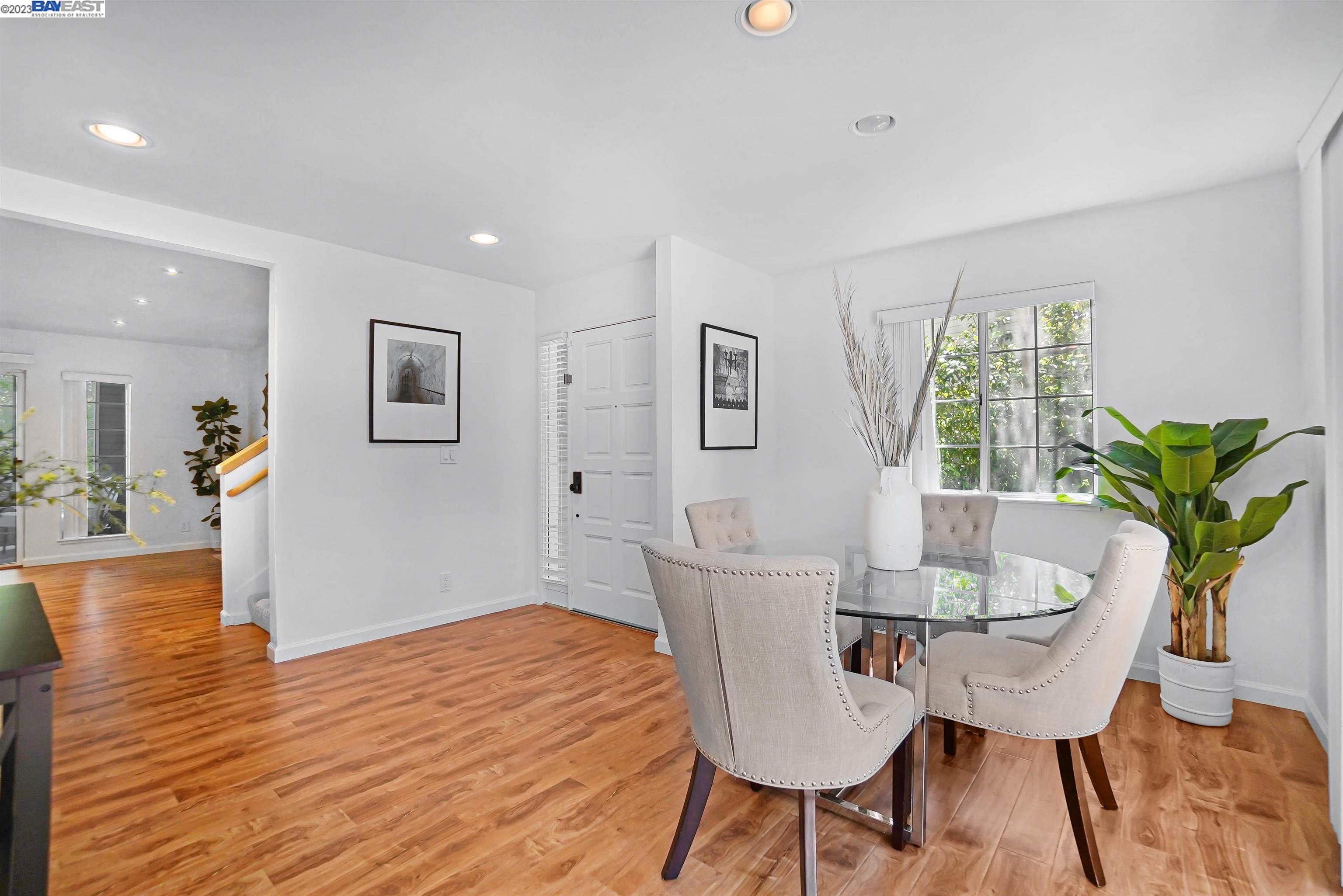Photo #5: 41030421 Listing 