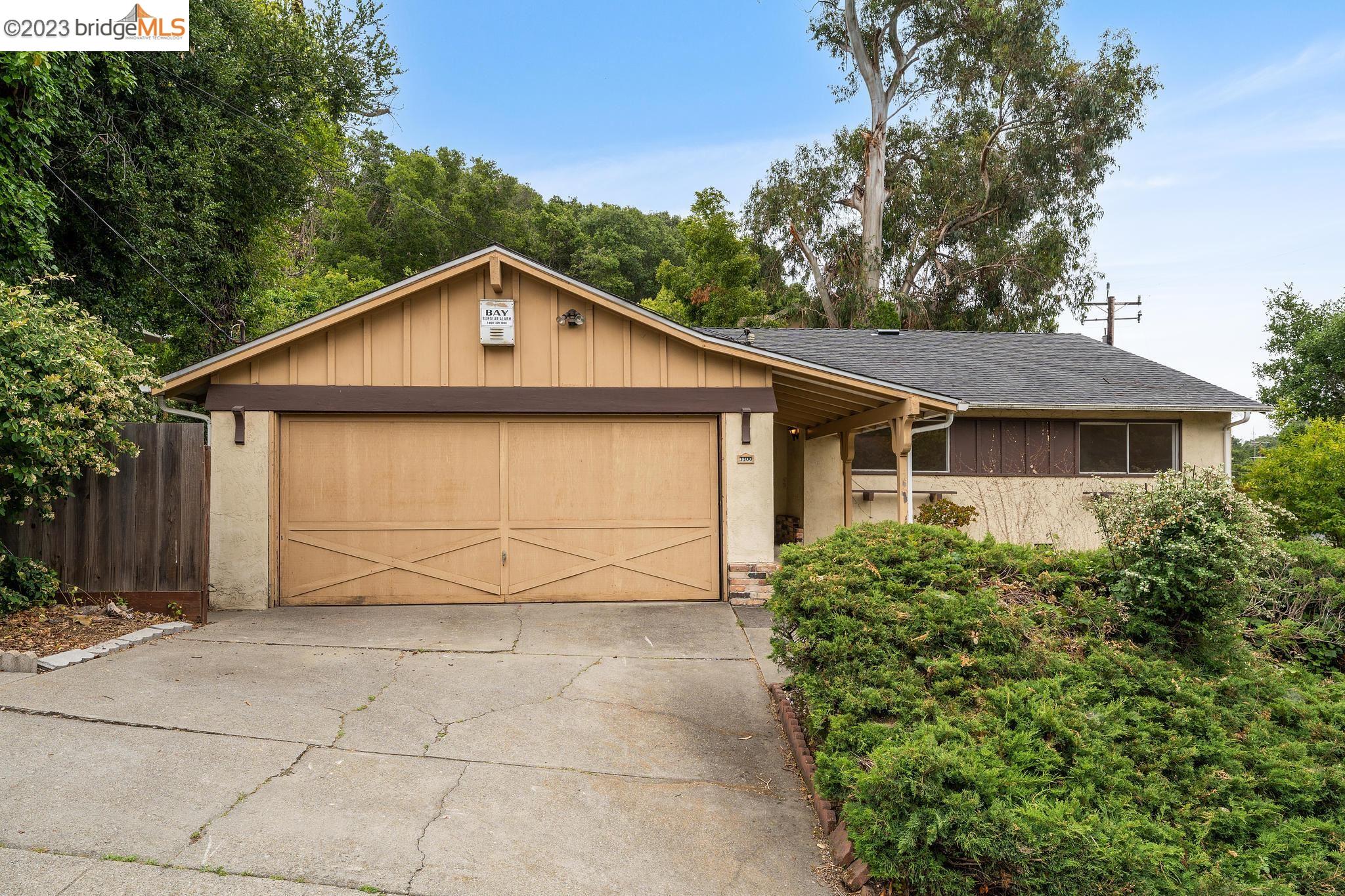 Detail Gallery Image 1 of 1 For 3300 Glenly Rd, Oakland,  CA 94605 - 3 Beds | 2 Baths