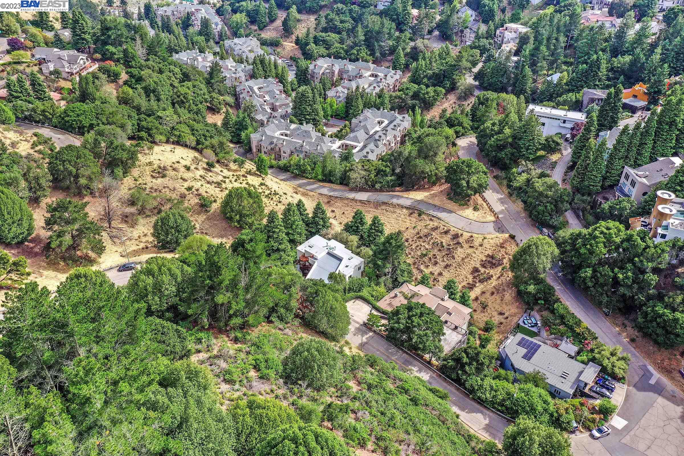 For Sale 2093 Tunnel Rd, Oakland, CA 94611 4 Beds / 3 Full Baths / 1