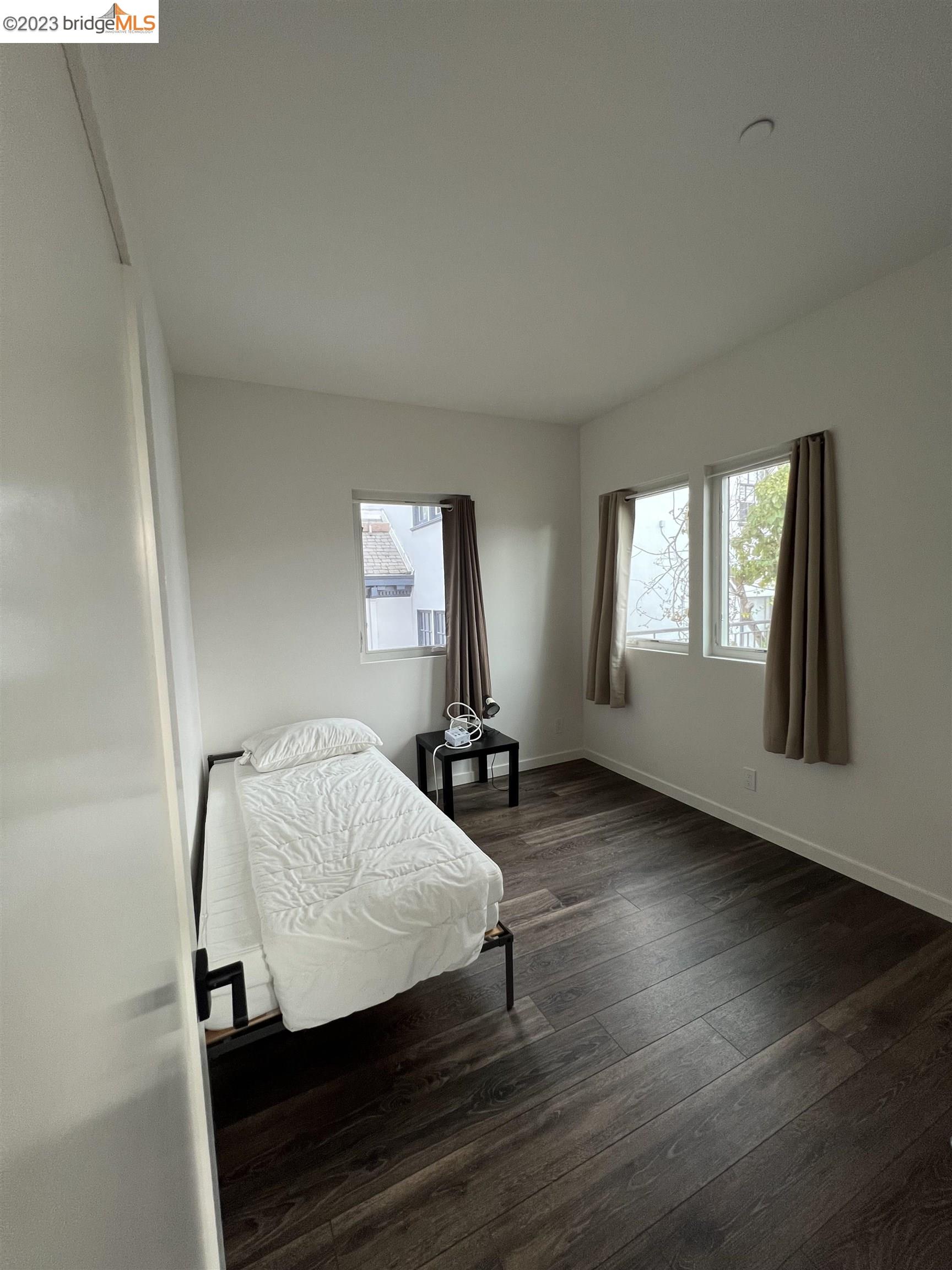 Detail Gallery Image 12 of 15 For 2718 Durant Ave #B,  Berkeley,  CA 94704-1725 - 3 Beds | 1 Baths