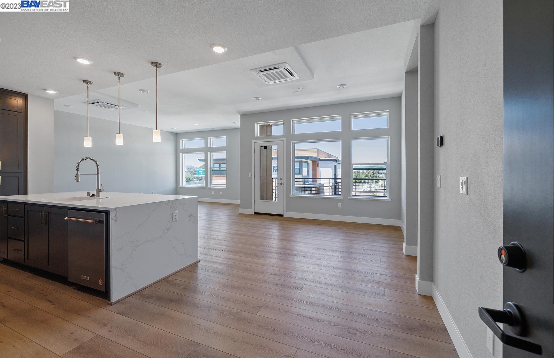 Detail Gallery Image 1 of 1 For 200 Waters Park Circle #304,  San Mateo,  CA 94403 - 3 Beds | 2 Baths