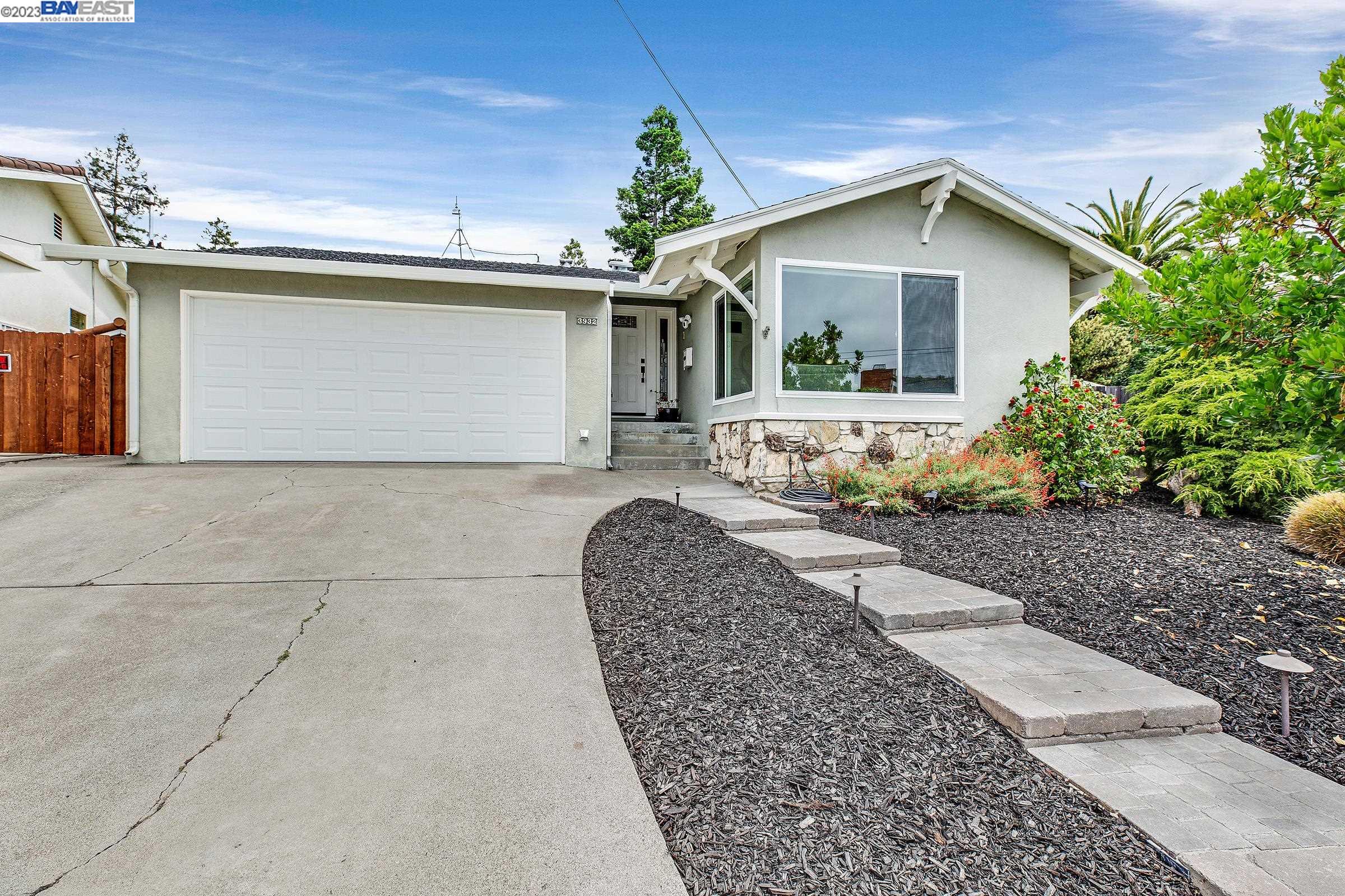 Detail Gallery Image 1 of 1 For 3932 Bonsai Pl, Castro Valley,  CA 94546 - 3 Beds | 2 Baths