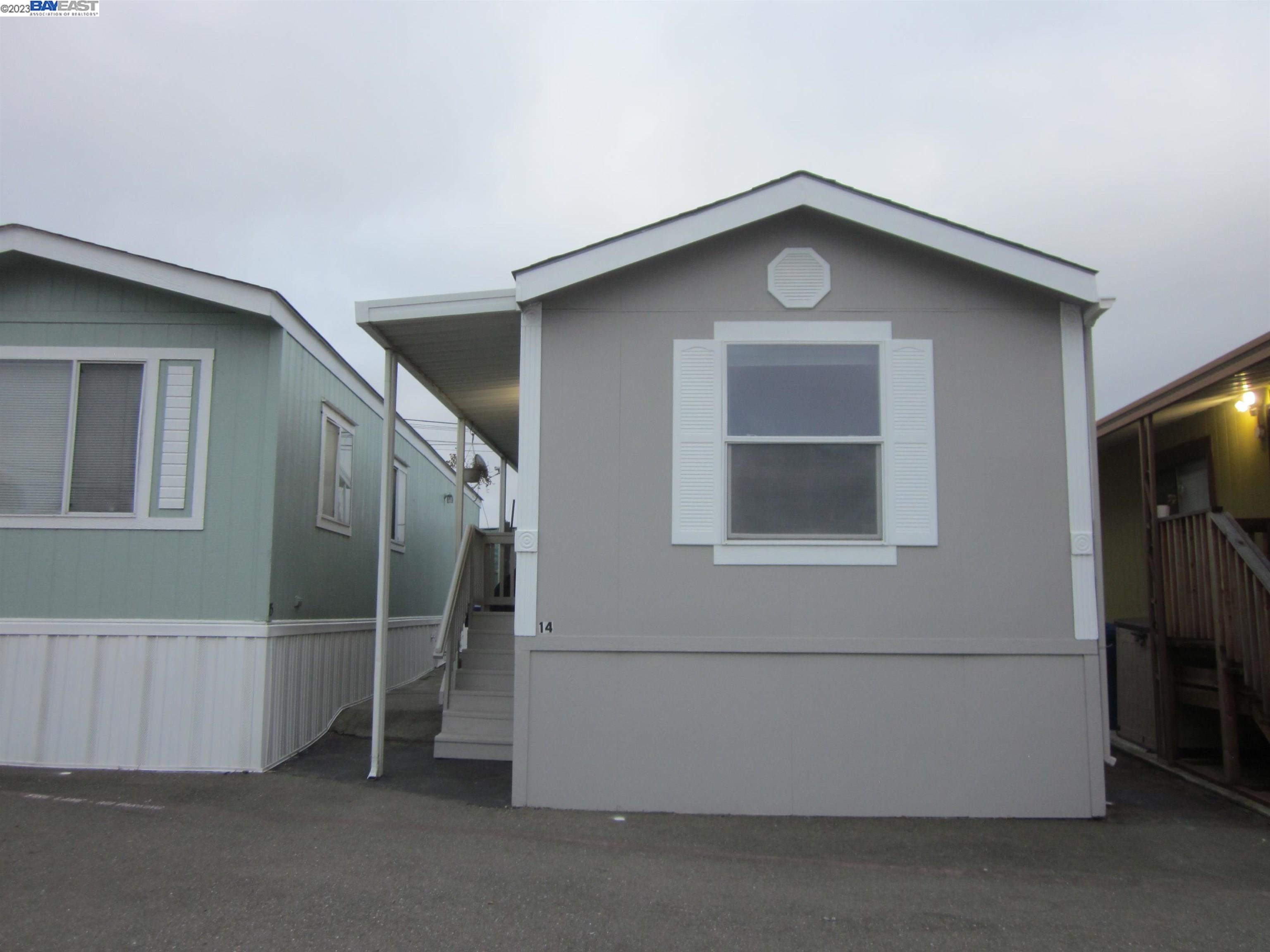 Detail Gallery Image 1 of 1 For 3998 Castro Valley Blvd #14,  Castro Valley,  CA 94546 - 2 Beds | 1 Baths