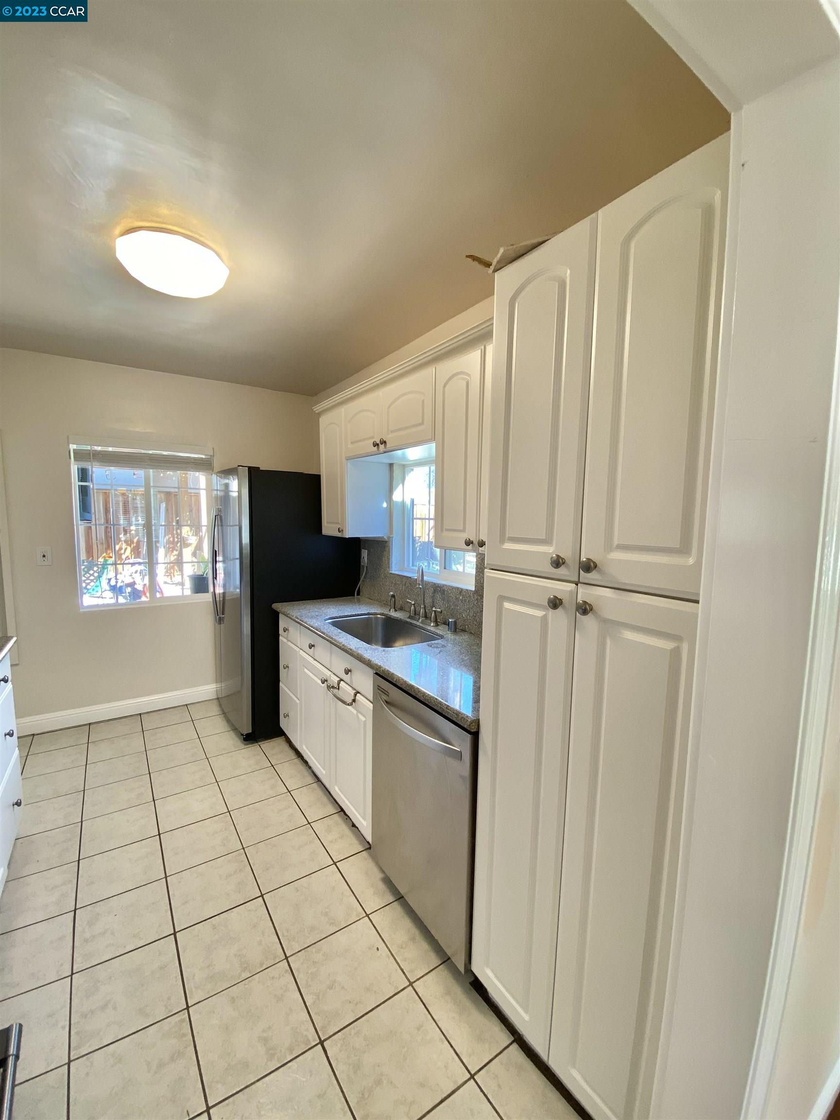 Detail Gallery Image 13 of 27 For 1420 Meadow Ln, Concord,  CA 94520 - 3 Beds | 2 Baths