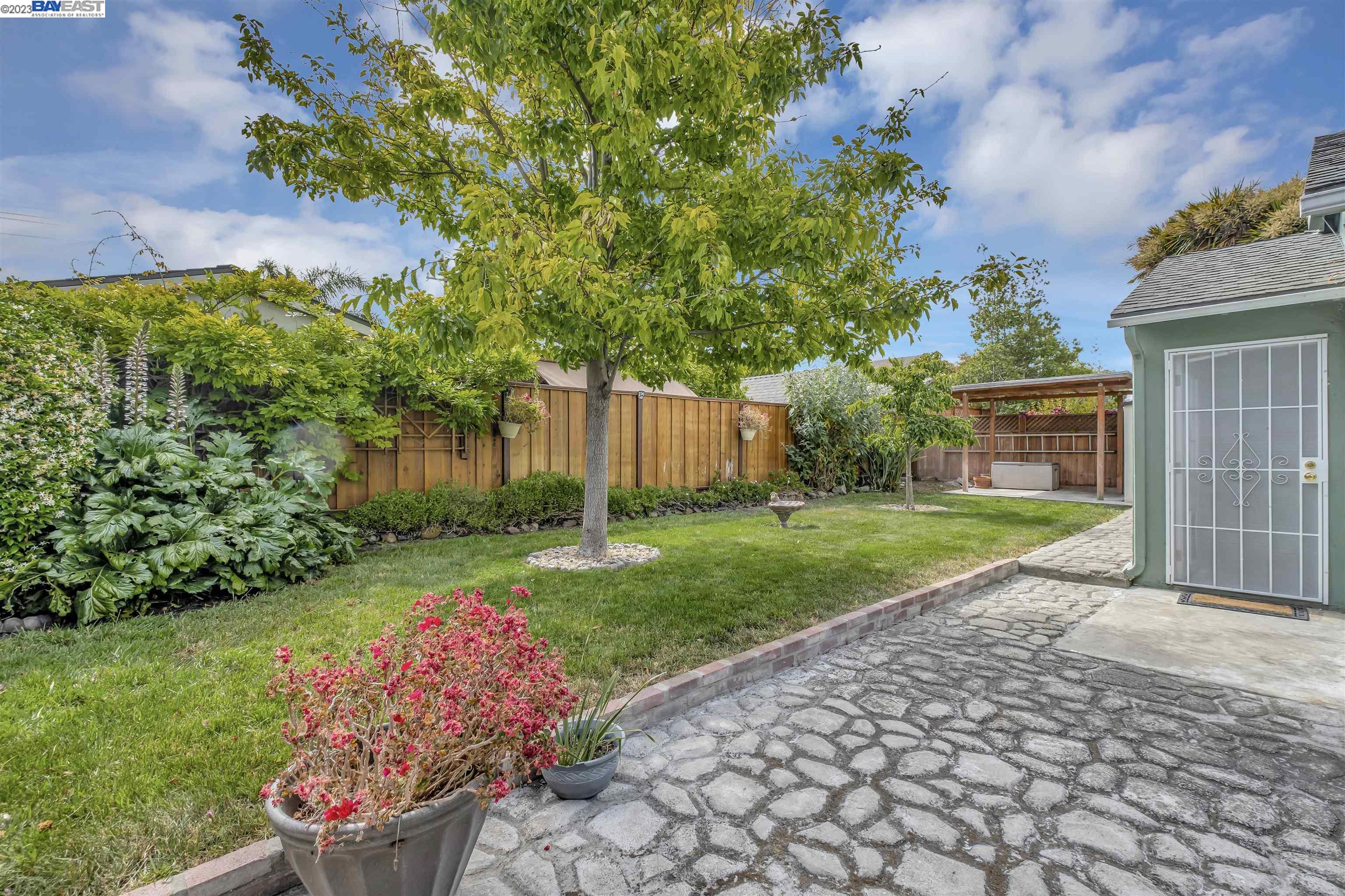 For Sale 17236 Via Estrella, San Lorenzo, CA 94580 3 Beds / 2 Full