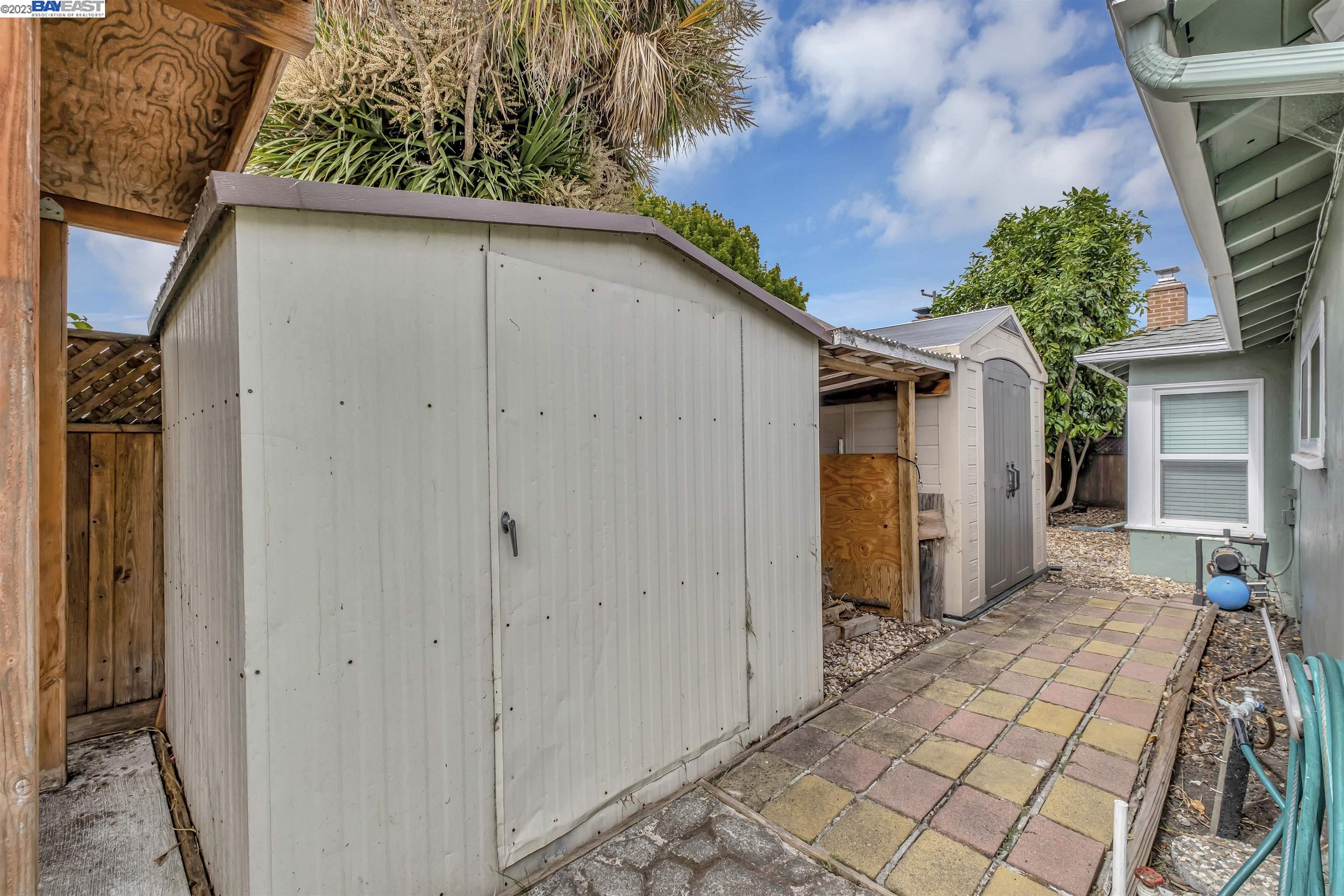 For Sale 17236 Via Estrella, San Lorenzo, CA 94580 3 Beds / 2 Full