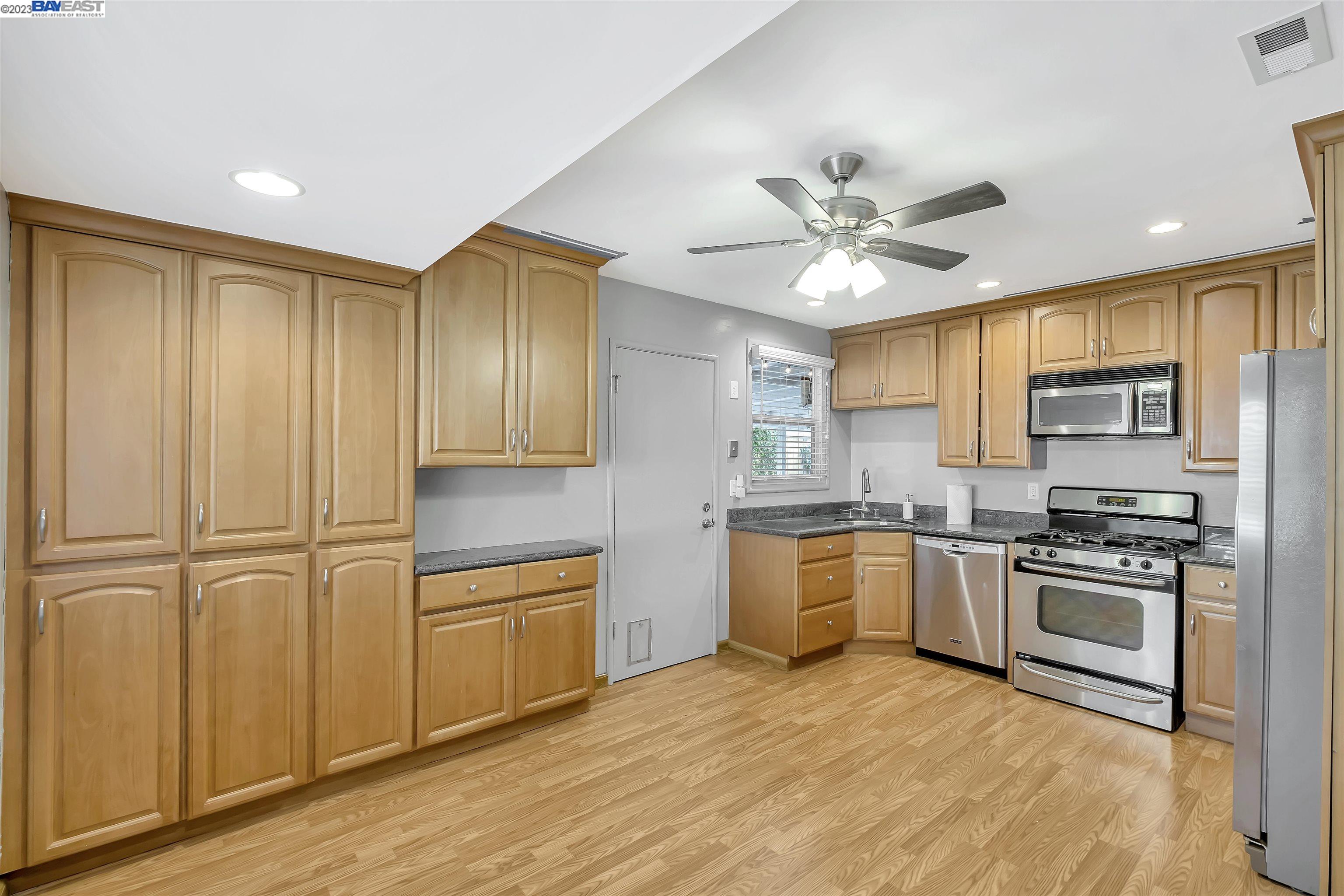 For Sale 17236 Via Estrella, San Lorenzo, CA 94580 3 Beds / 2 Full