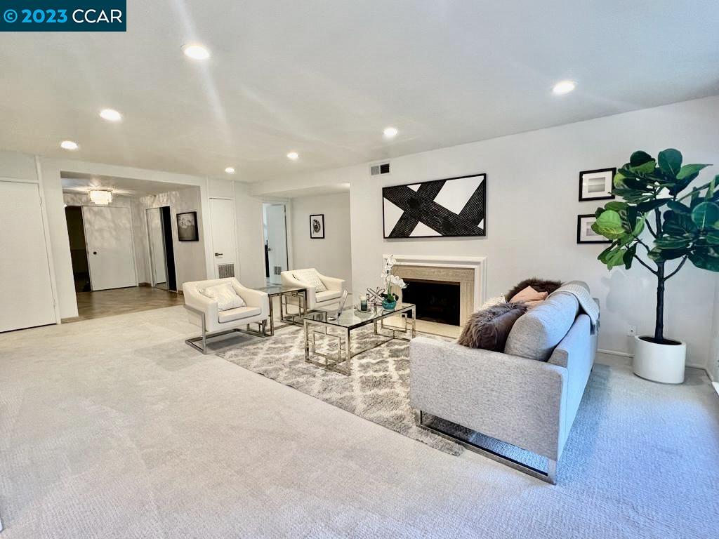 Detail Gallery Image 1 of 1 For 1100 Sharon Park Dr #15,  Menlo Park,  CA 94025 - 3 Beds | 2 Baths