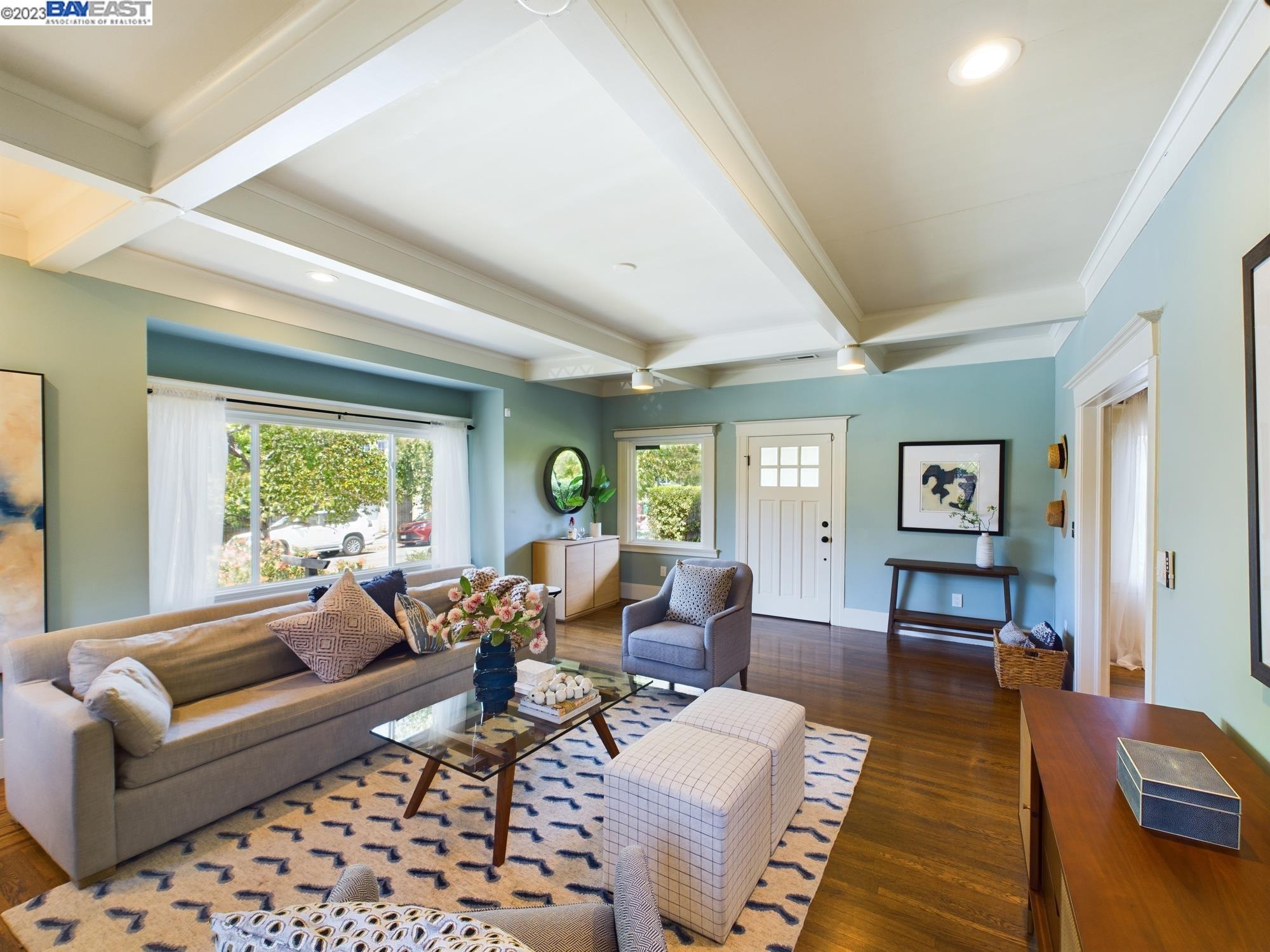 Detail Gallery Image 1 of 1 For 925 46th St, Oakland,  CA 94608 - 2 Beds | 1/1 Baths