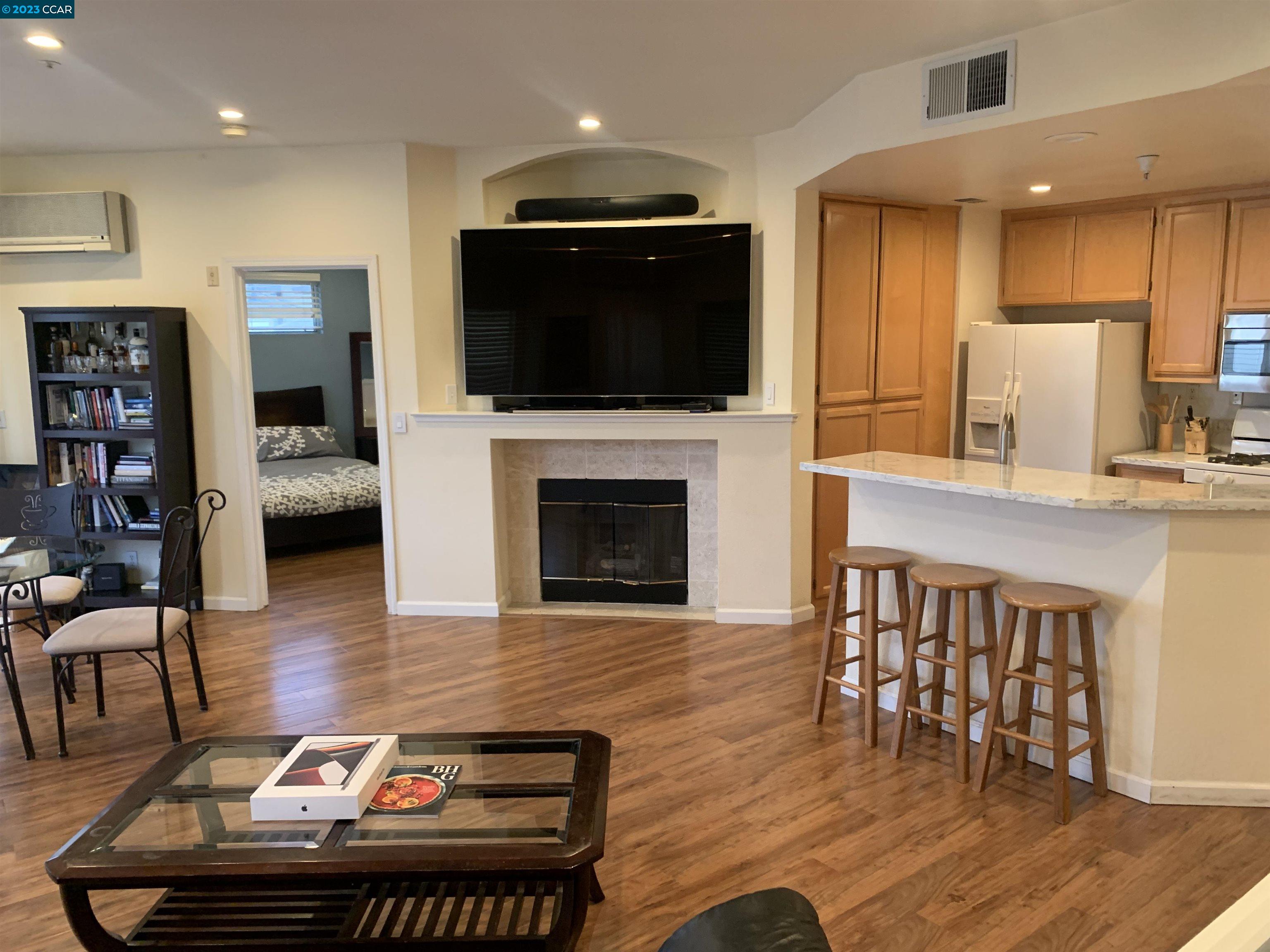 Detail Gallery Image 1 of 1 For 400 Baltic Cir #432,  Redwood City,  CA 94065 - 2 Beds | 1/1 Baths