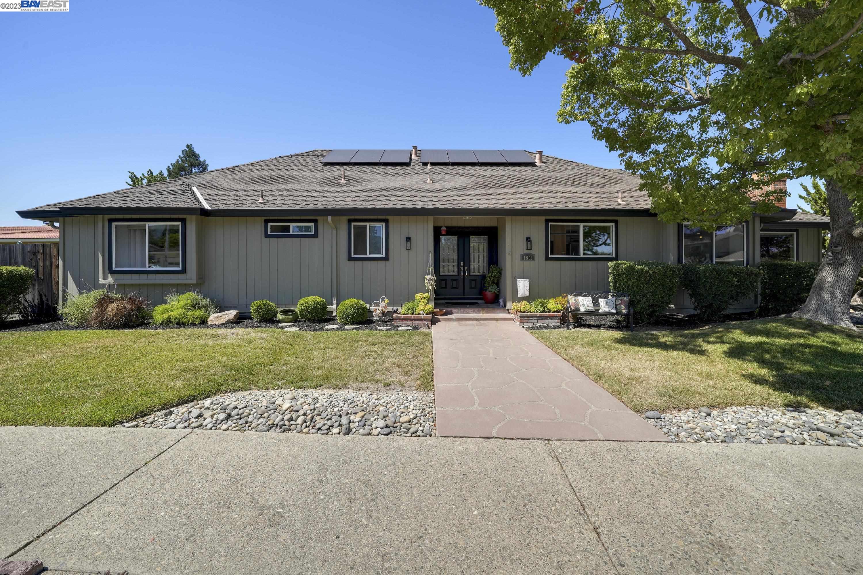 Detail Gallery Image 1 of 1 For 1501 Calabrese Way, Gilroy,  CA 95020 - 4 Beds | 2 Baths