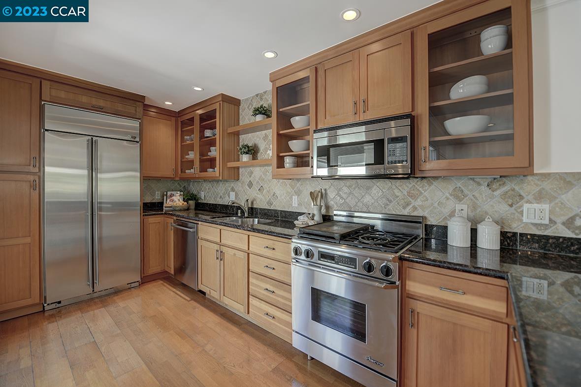 MLS: 41032964 Condo For Sale