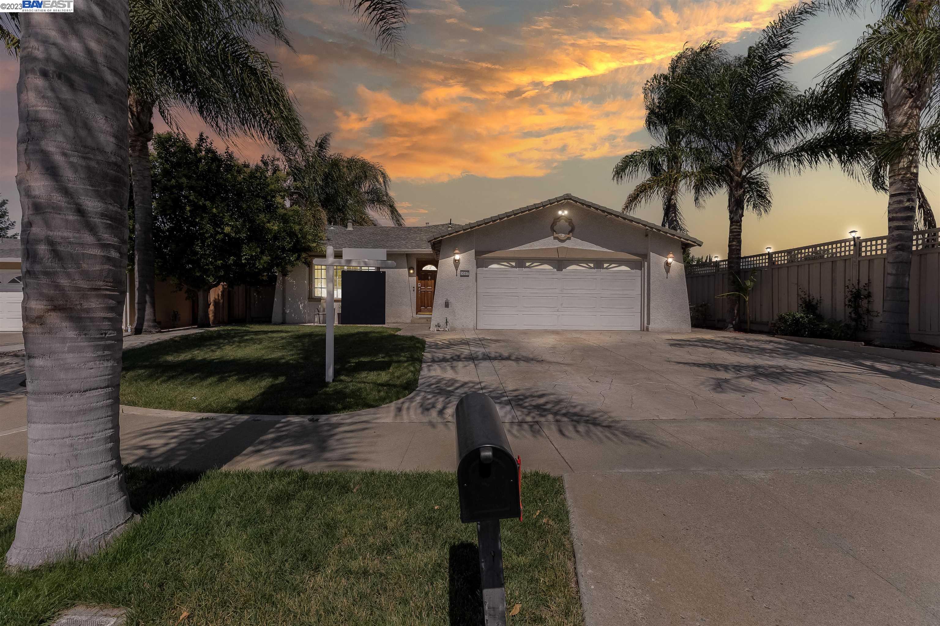 Detail Gallery Image 1 of 1 For 3087 Muirdrum Place, San Jose,  CA 95148 - 4 Beds | 3 Baths