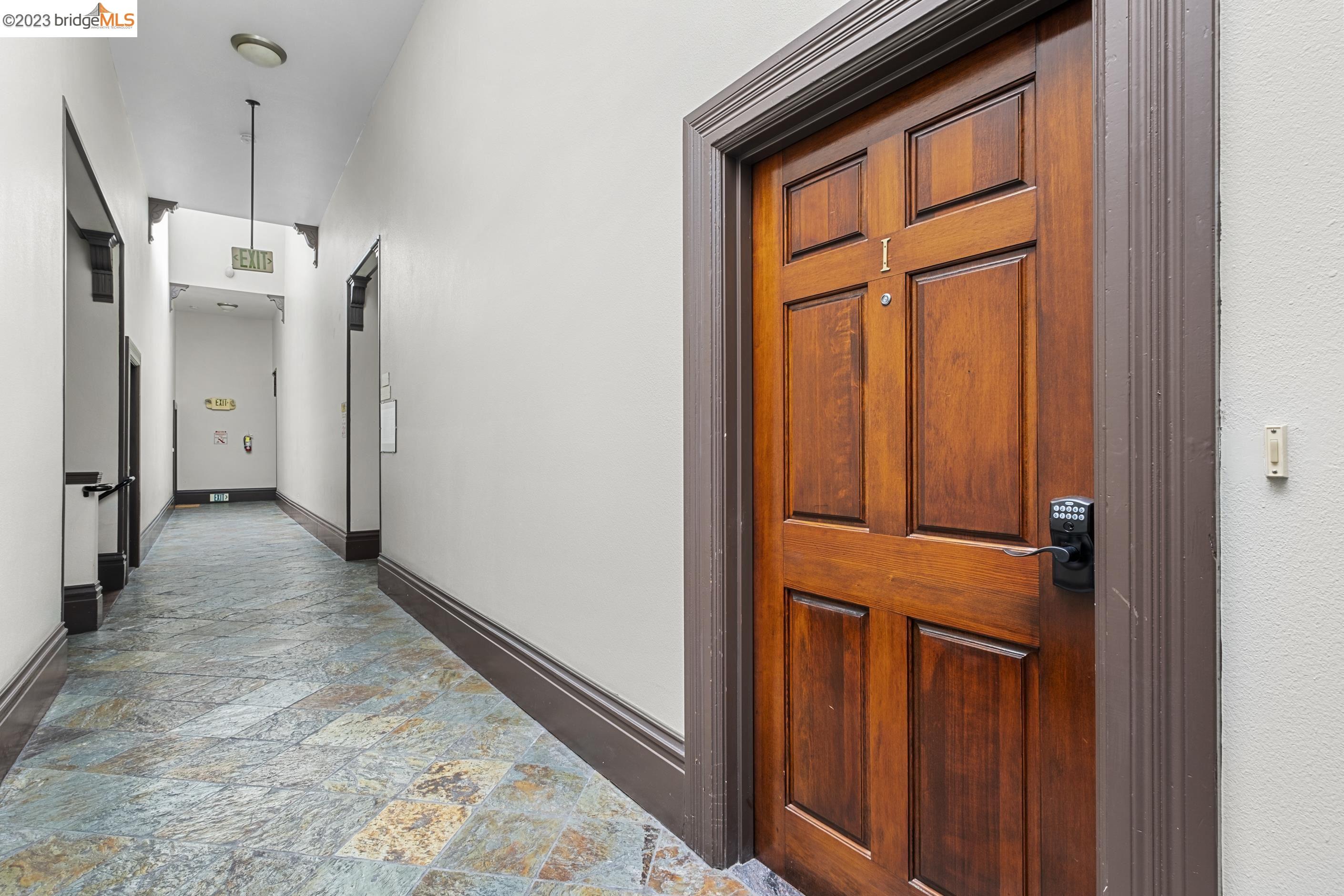 Detail Gallery Image 1 of 1 For 1909 San Pablo Ave #I,  Oakland,  CA 94612 - 1 Beds | 1 Baths