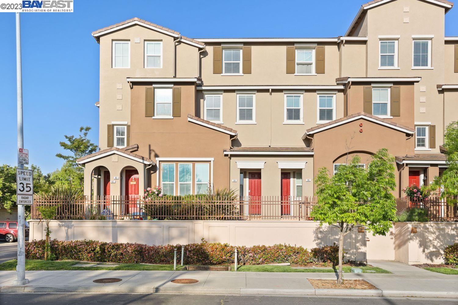 Detail Gallery Image 1 of 1 For 39 Bettencourt Way, Milpitas,  CA 95035 - 3 Beds | 3 Baths