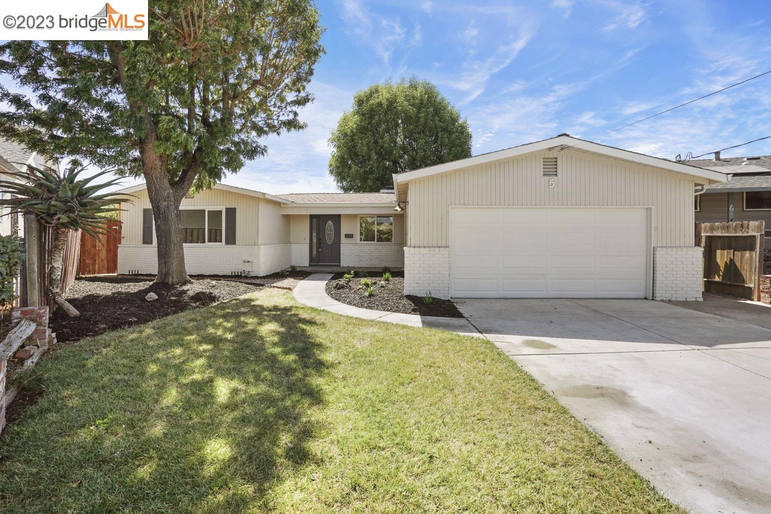 Detail Gallery Image 1 of 1 For 5 E Lake Ct, Antioch,  CA 94509 - 3 Beds | 2/1 Baths